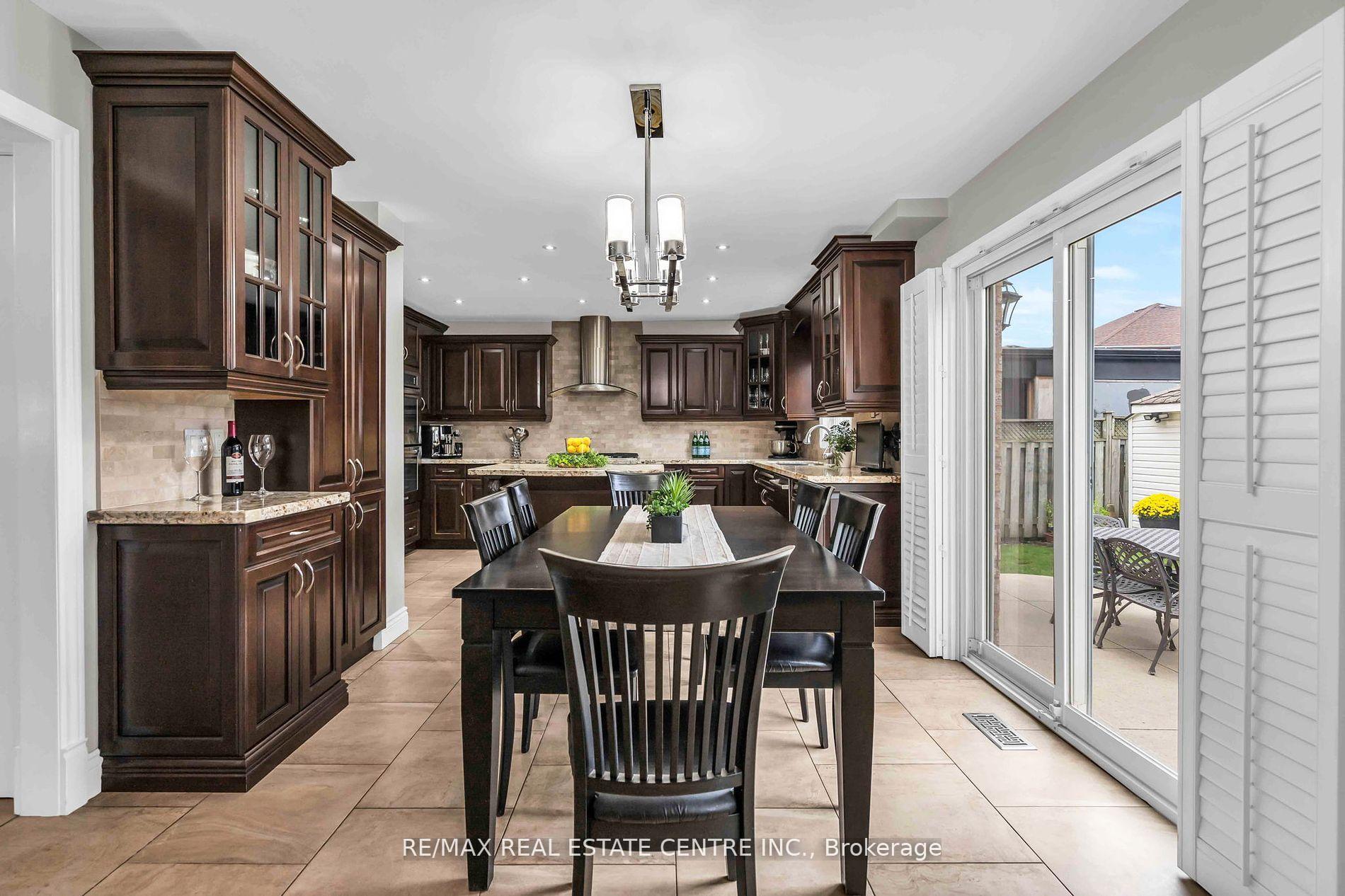 Photo 4 of 5 Cornerstone Court, Caledon, Bolton East — HOMEH