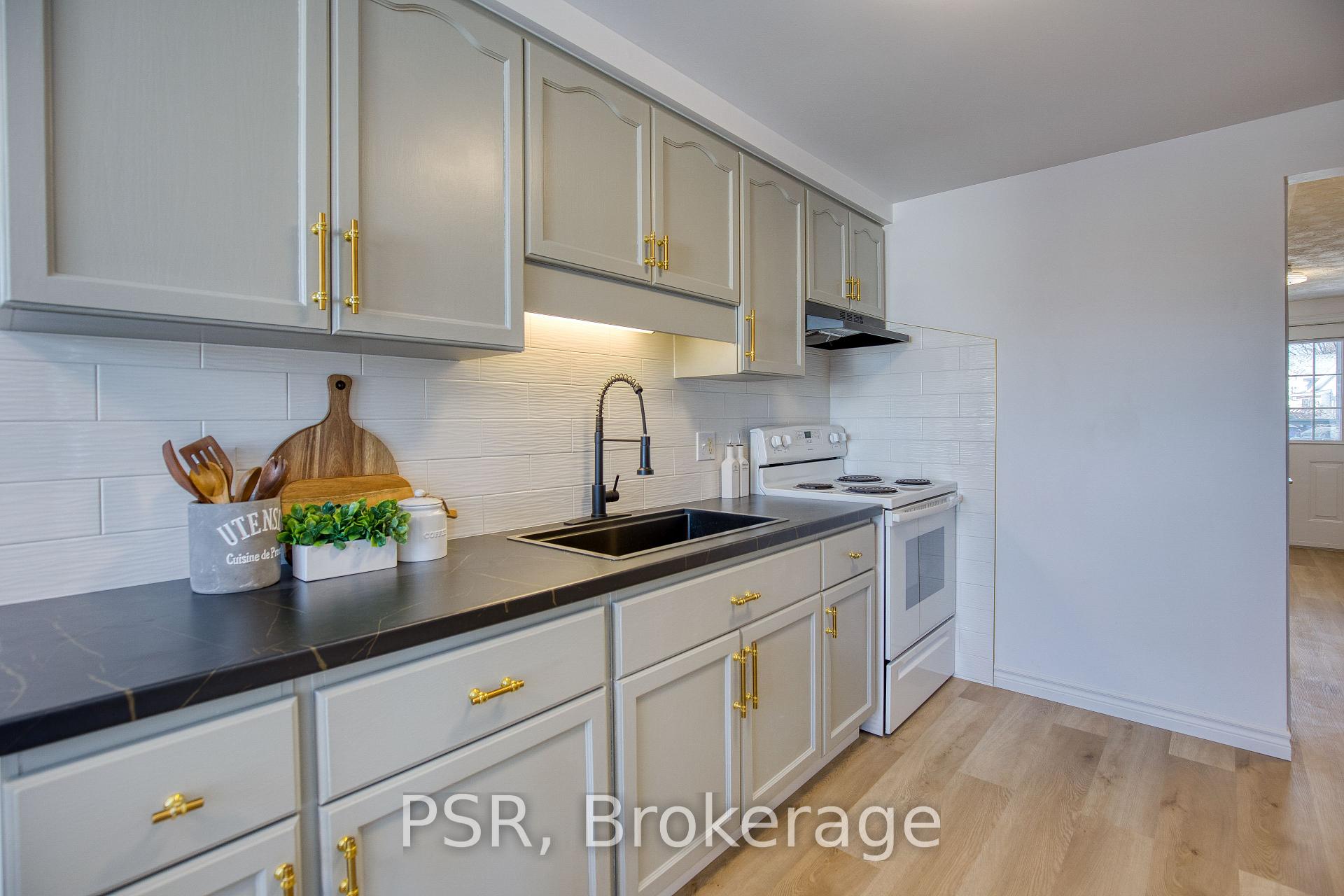 Photo 11 of 148 Auburn Drive, Waterloo — HOMEH