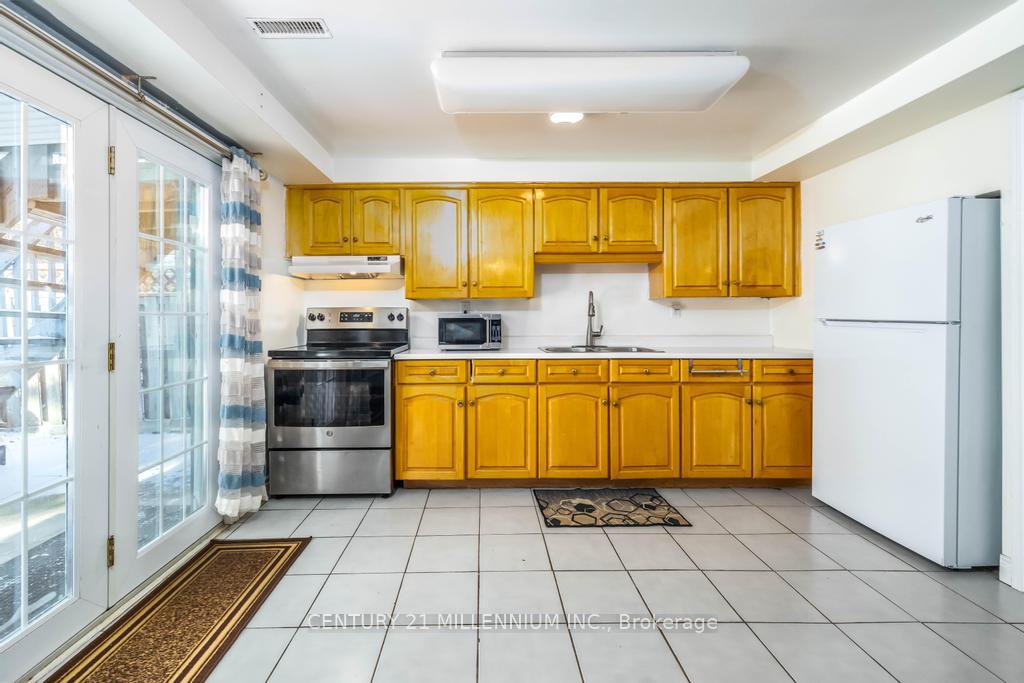 Photo 2 of Unit Lower, 268 Greenock Drive, Vaughan, Maple — HOMEH