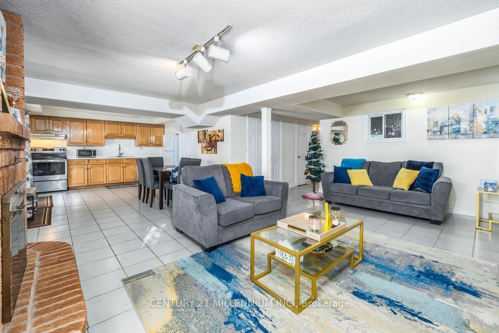 Photo 3 of Unit Lower, 268 Greenock Drive, Vaughan, Maple — HOMEH