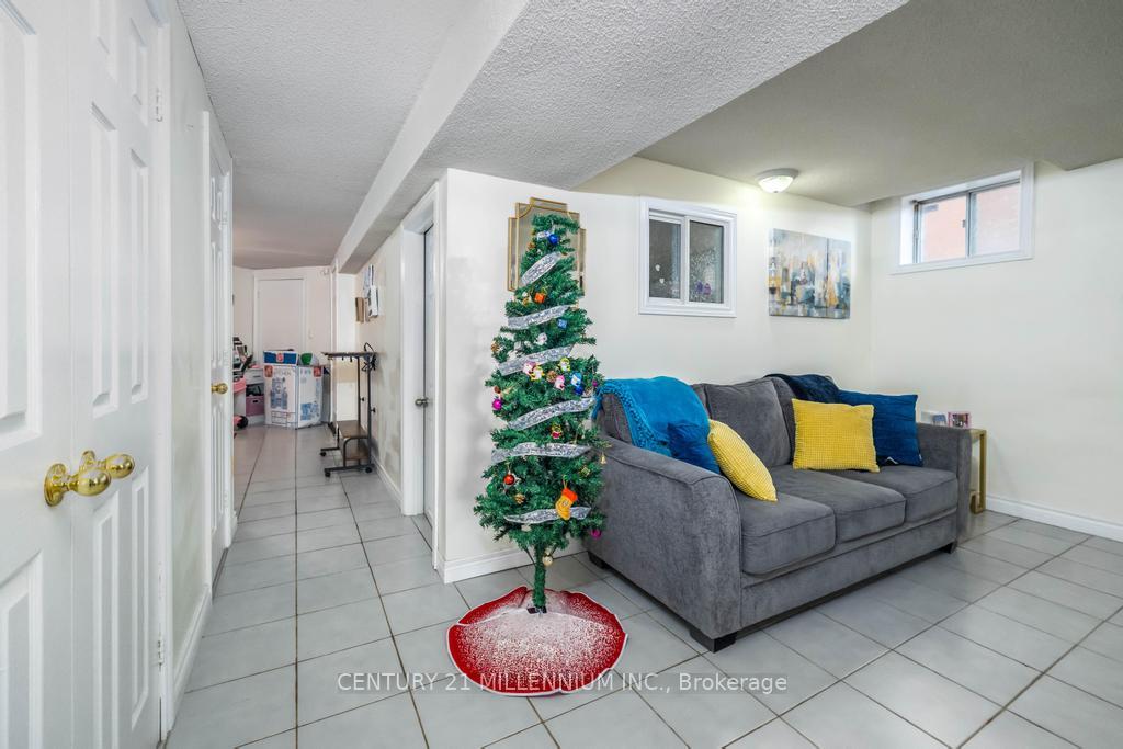 Photo 16 of Unit Lower, 268 Greenock Drive, Vaughan, Maple — HOMEH
