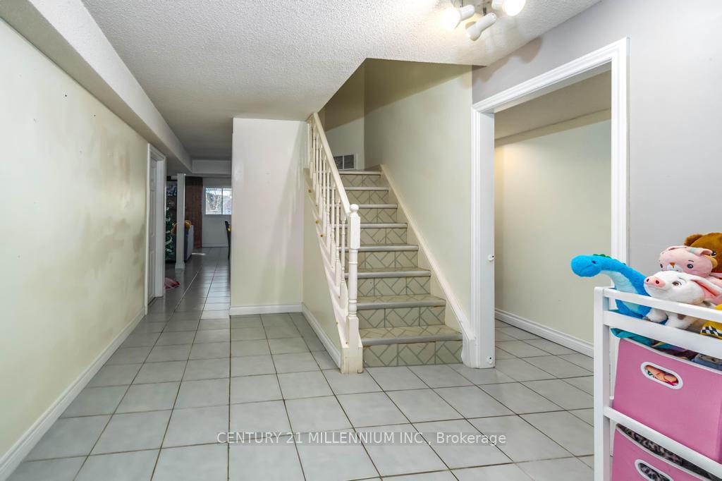 Photo 14 of Unit Lower, 268 Greenock Drive, Vaughan, Maple — HOMEH
