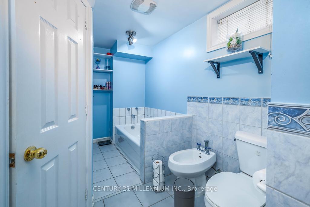 Photo 4 of Unit Lower, 268 Greenock Drive, Vaughan, Maple — HOMEH