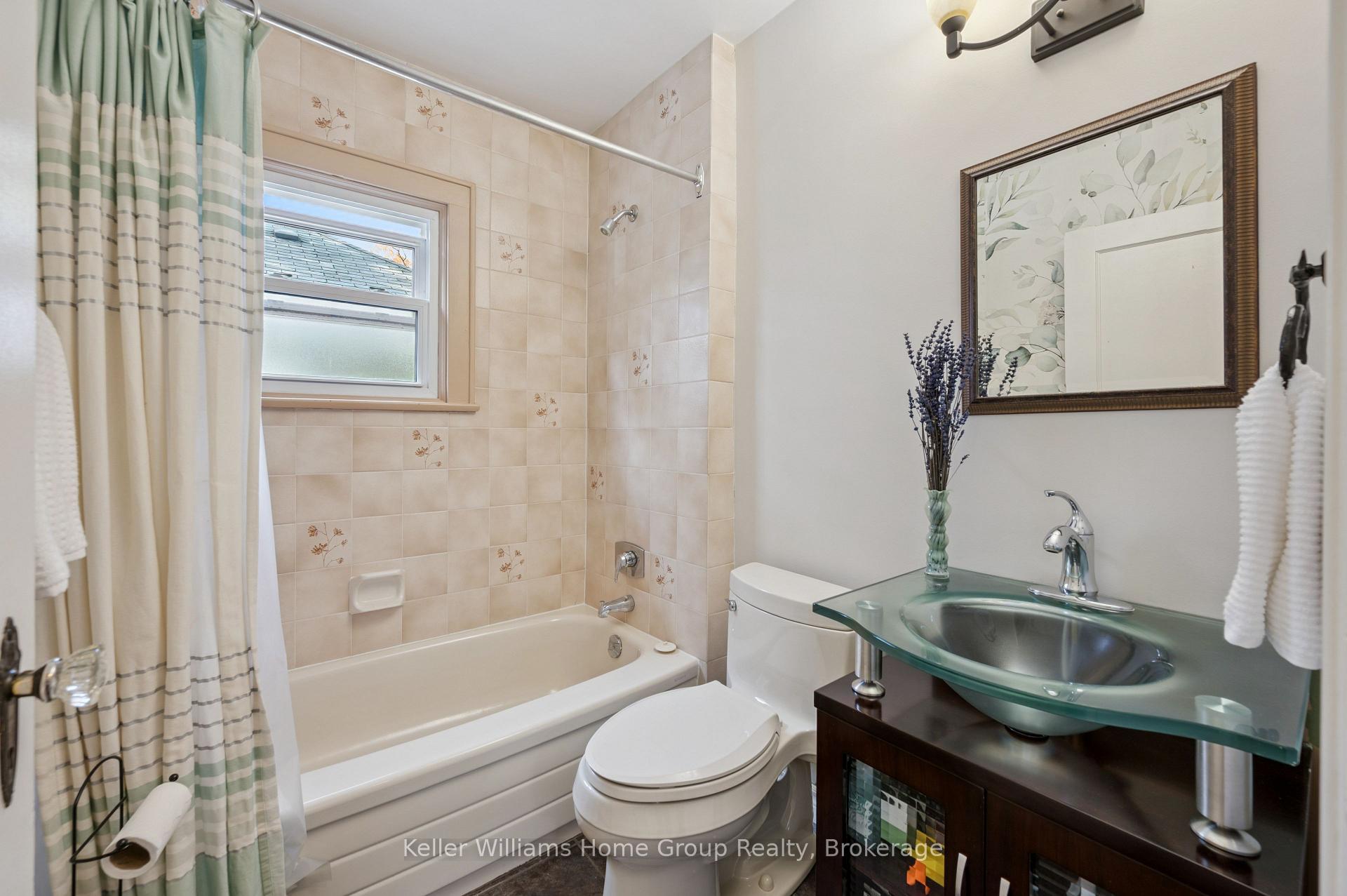 Photo 18 of 47 Hillcrest Drive, Guelph, St. George's — HOMEH