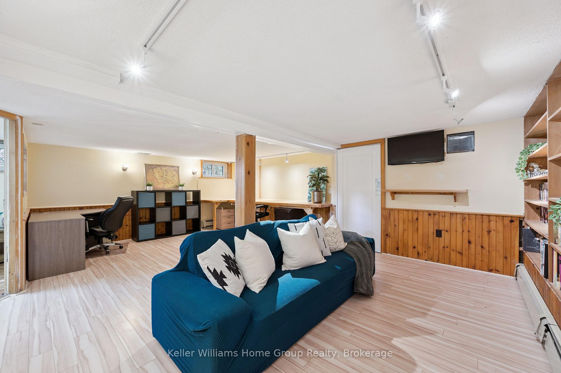 Photo 24 of 47 Hillcrest Drive, Guelph, St. George's — HOMEH