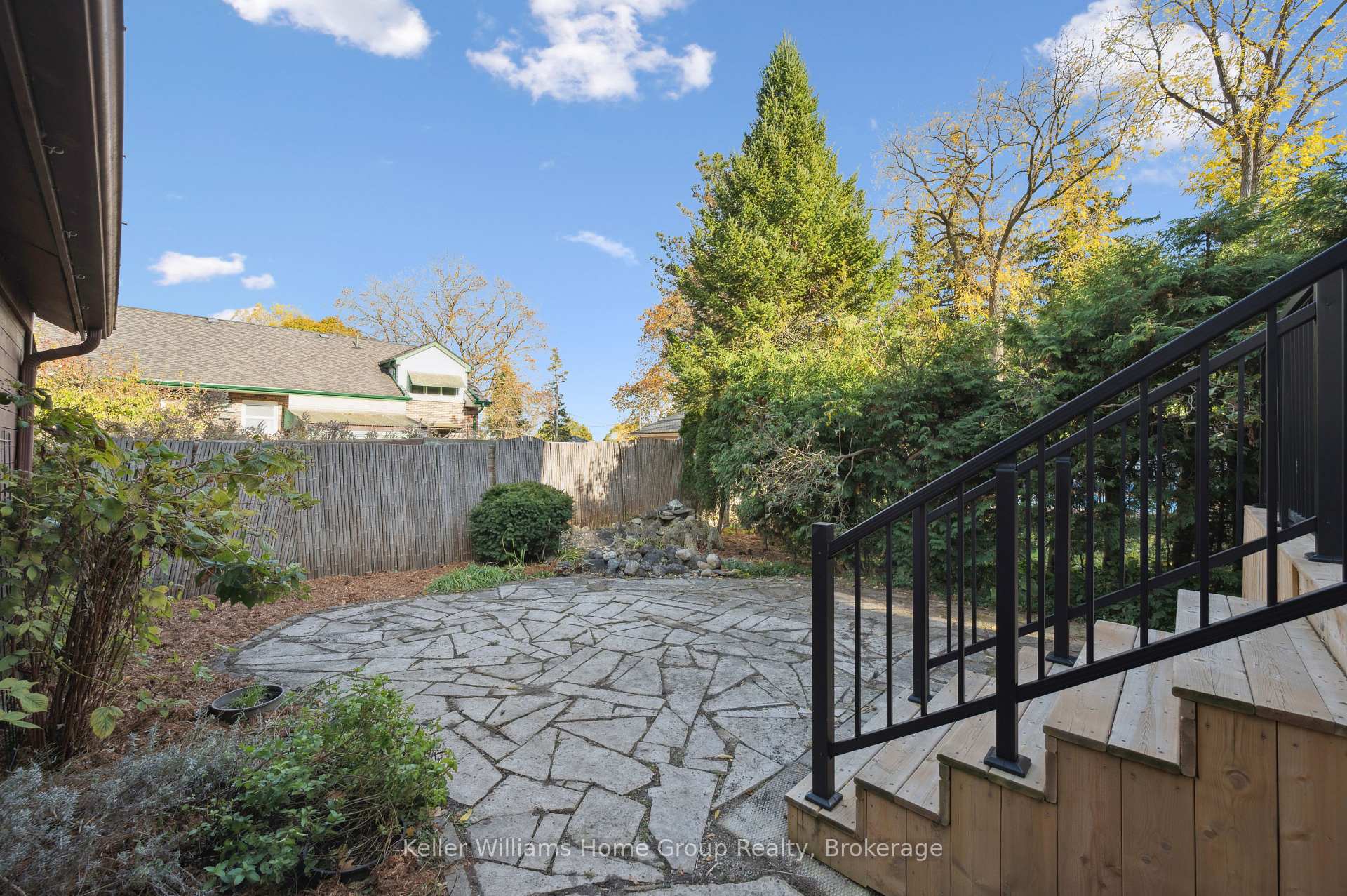 Photo 33 of 47 Hillcrest Drive, Guelph, St. George's — HOMEH
