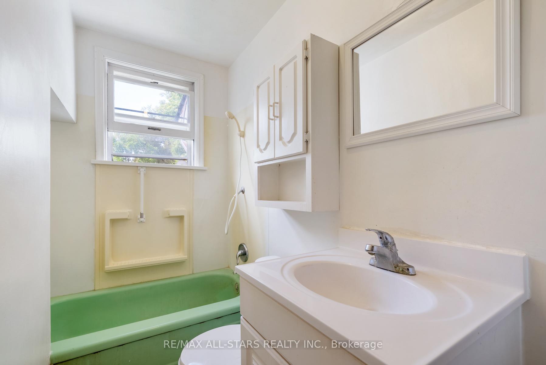 Photo 13 of 8940 Ashburn Road, Whitby, Rural Whitby — HOMEH