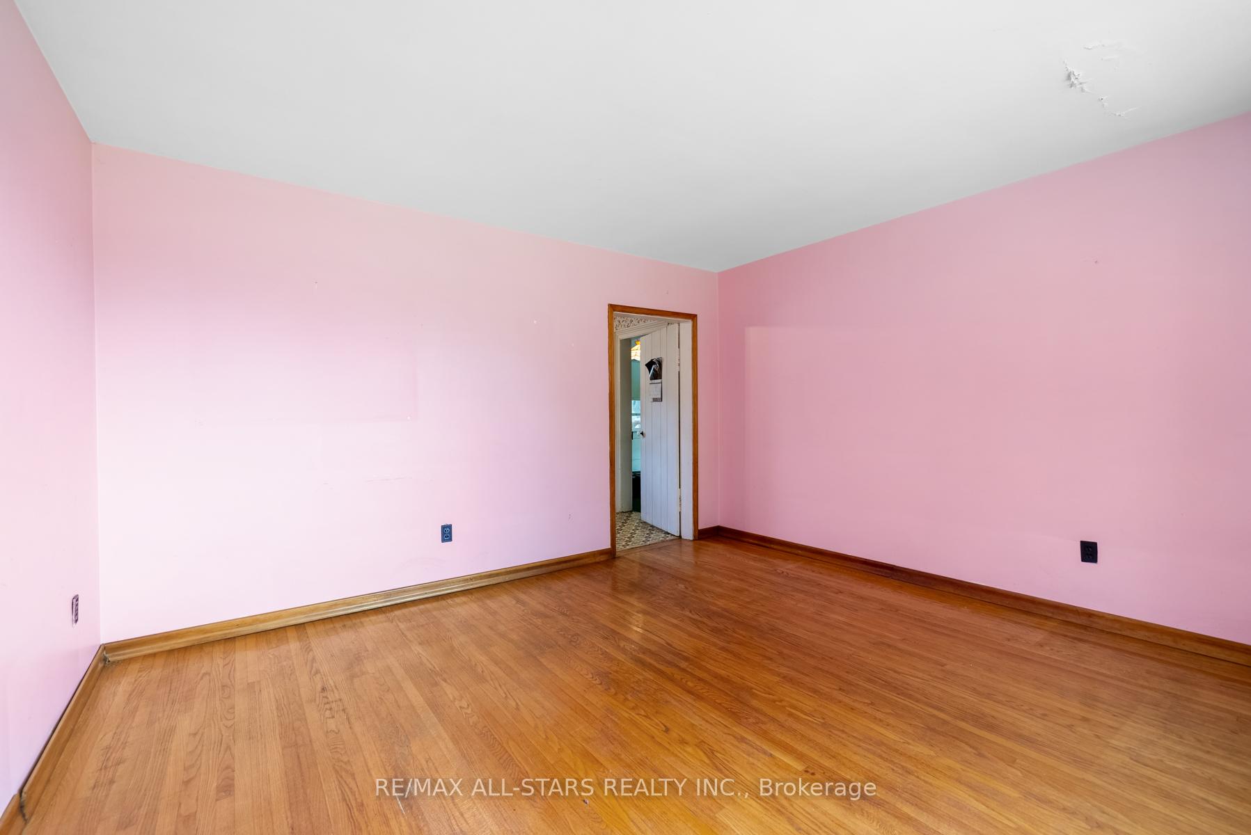 Photo 15 of 8940 Ashburn Road, Whitby, Rural Whitby — HOMEH