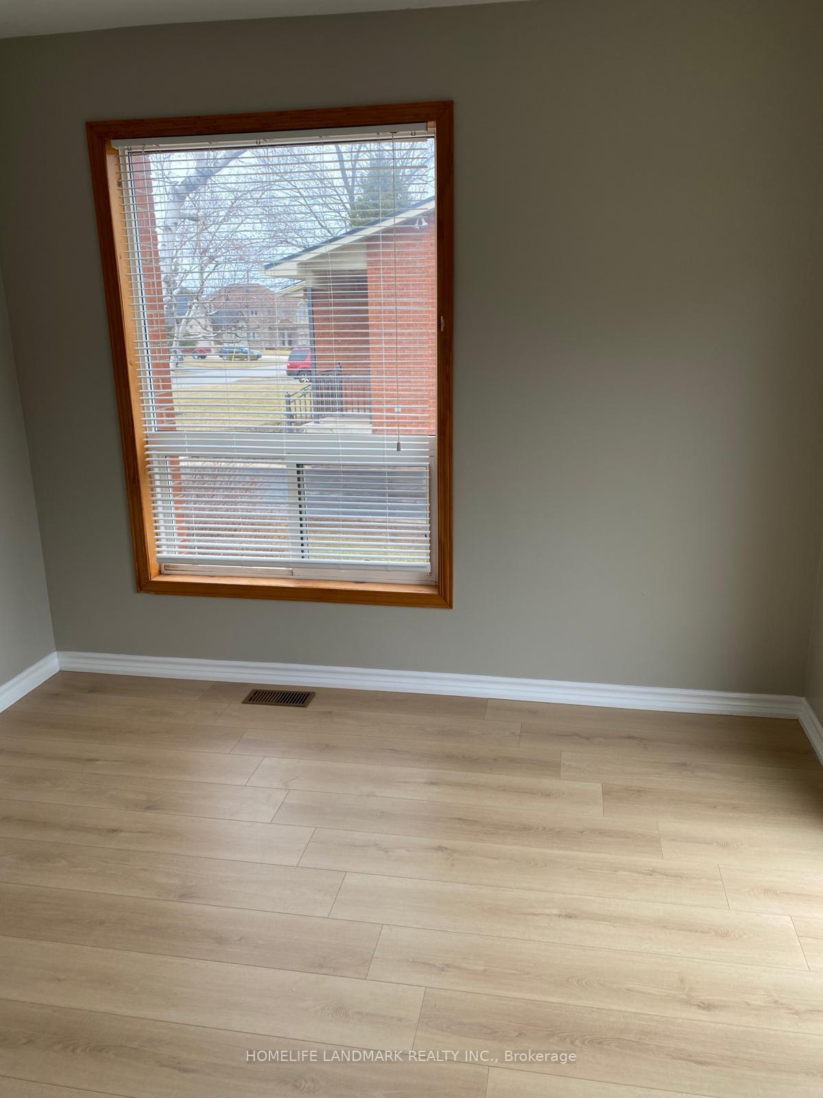 Photo 11 of 28 West Avenue, Hamilton, Winona — HOMEH