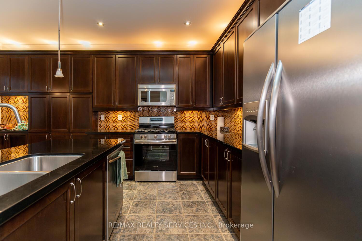 Photo 6 of 21 Whitbread Crescent, Ajax, Northeast Ajax — HOMEH