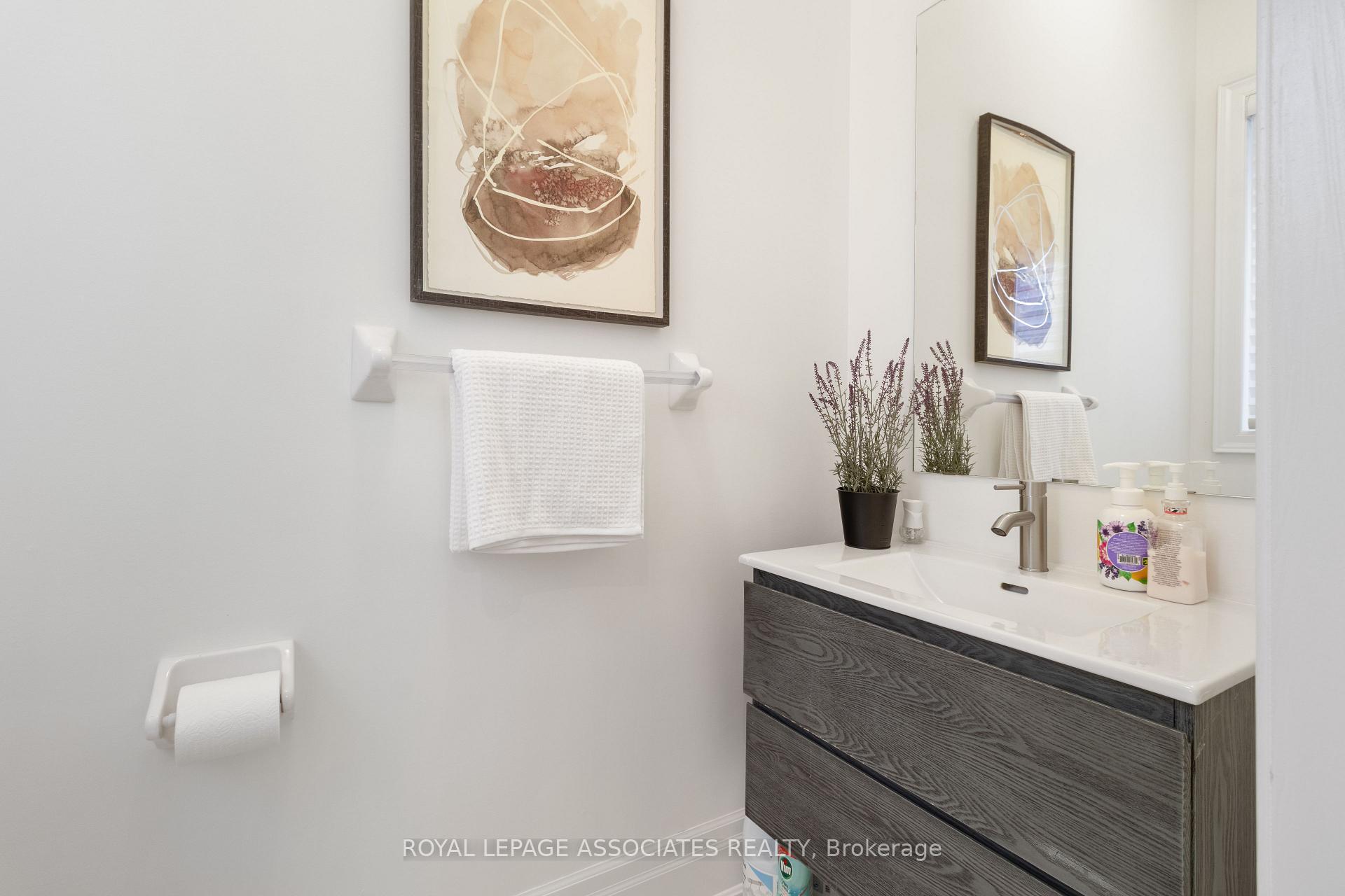 Photo 12 of 96 Torrey Pines Road, Vaughan, Kleinburg — HOMEH