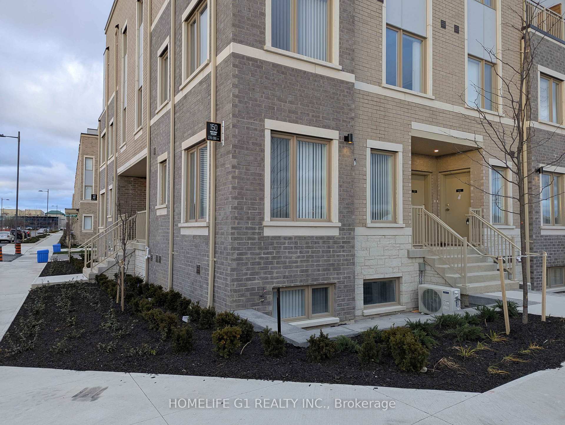 Photo 2 of Unit 270, 150 Honeycrisp Crescent, Vaughan, Vaughan Grove — HOMEH