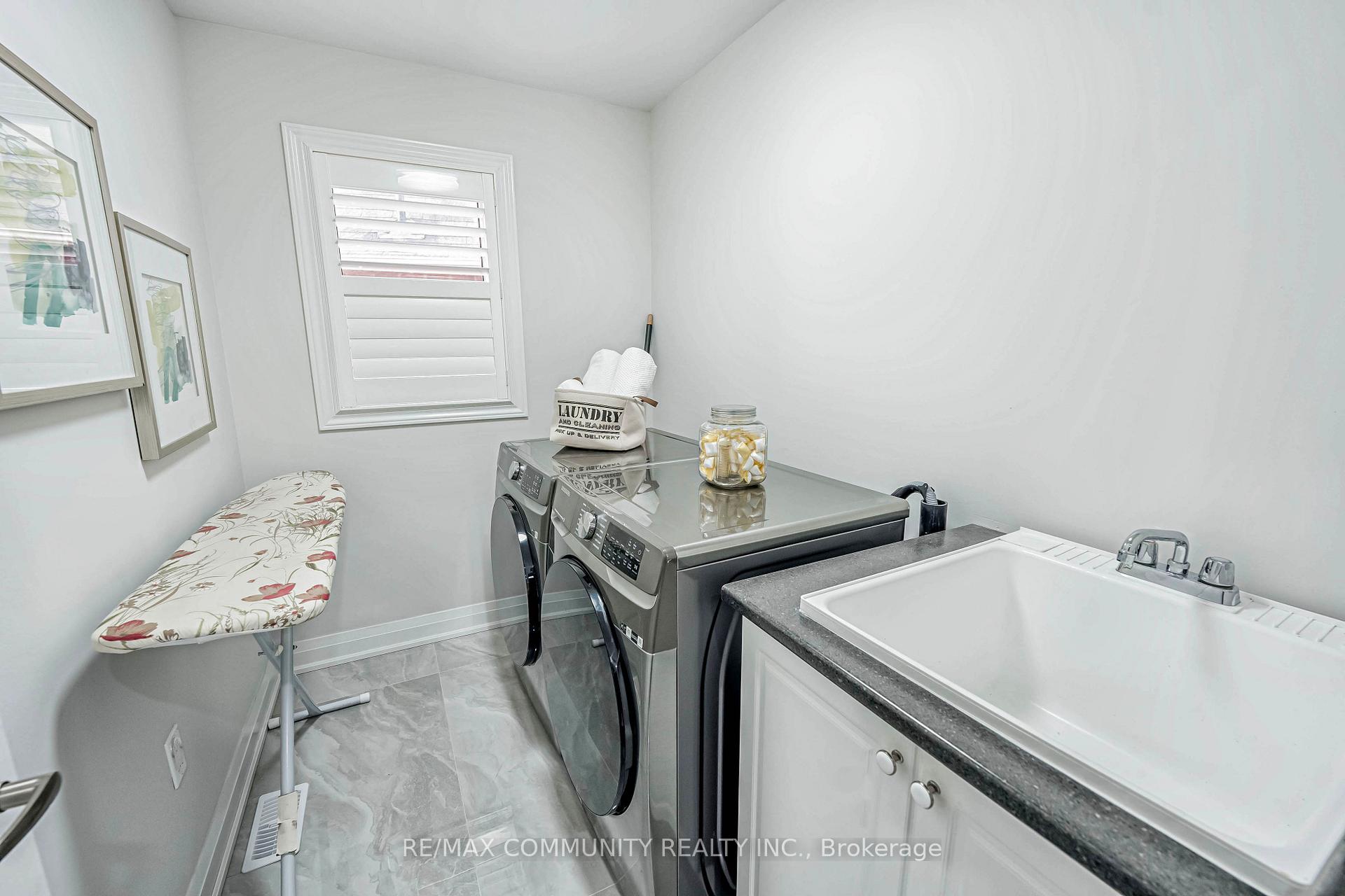 Photo 10 of 7 Sewell Crescent, Ajax, Northeast Ajax — HOMEH