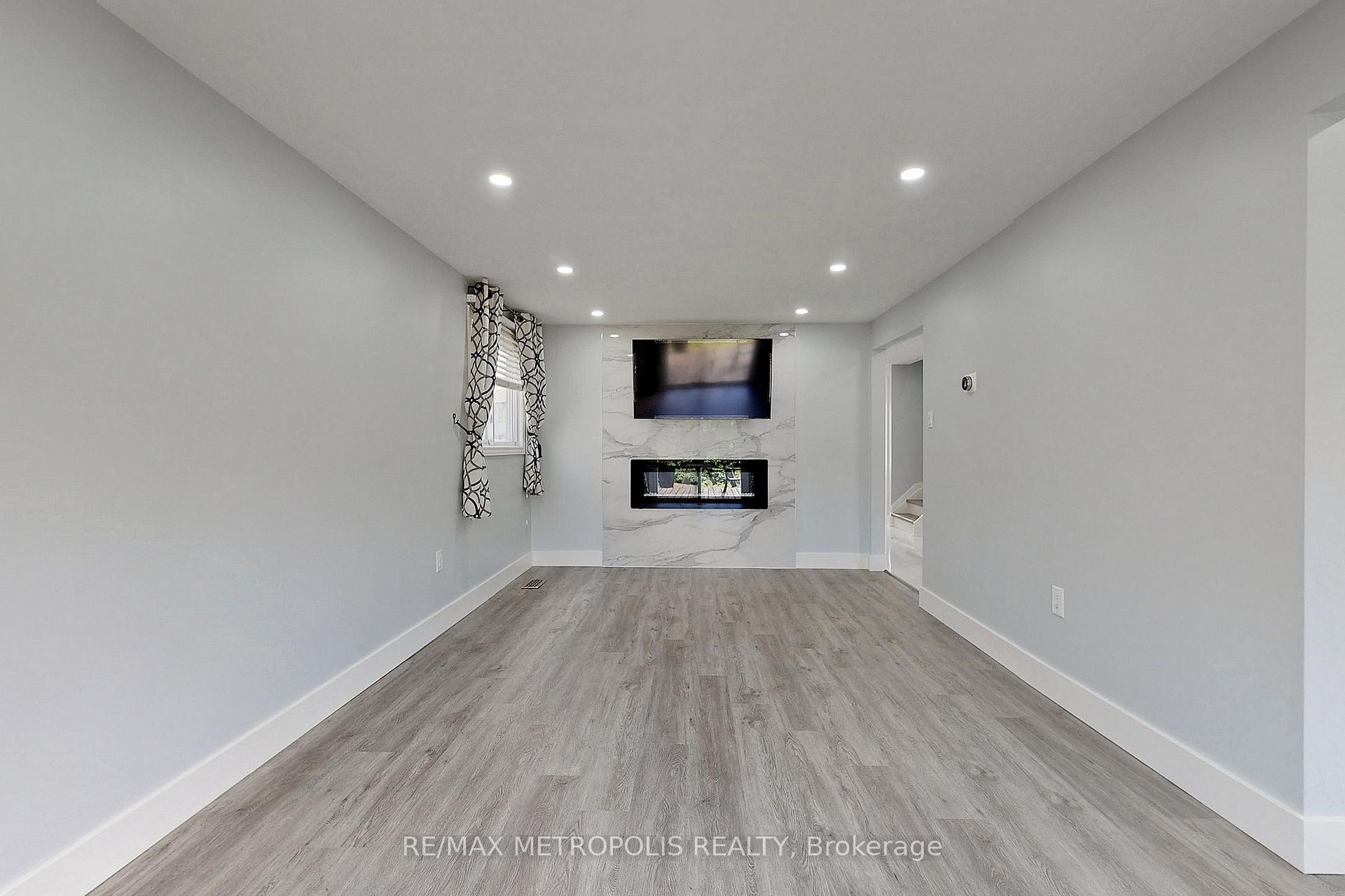 Photo 4 of 66 Shakespeare Crescent, Barrie, Letitia Heights — HOMEH