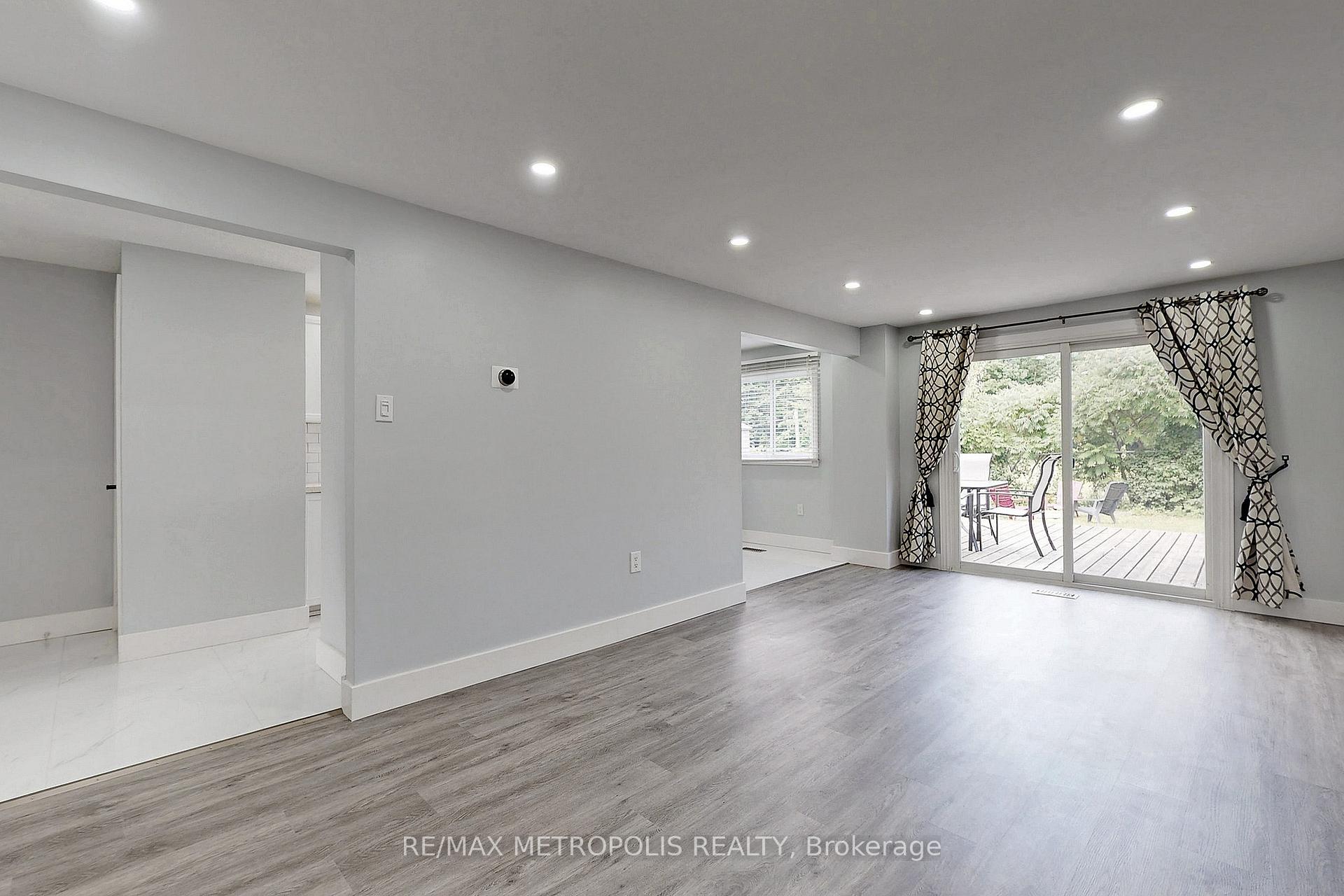 Photo 5 of 66 Shakespeare Crescent, Barrie, Letitia Heights — HOMEH