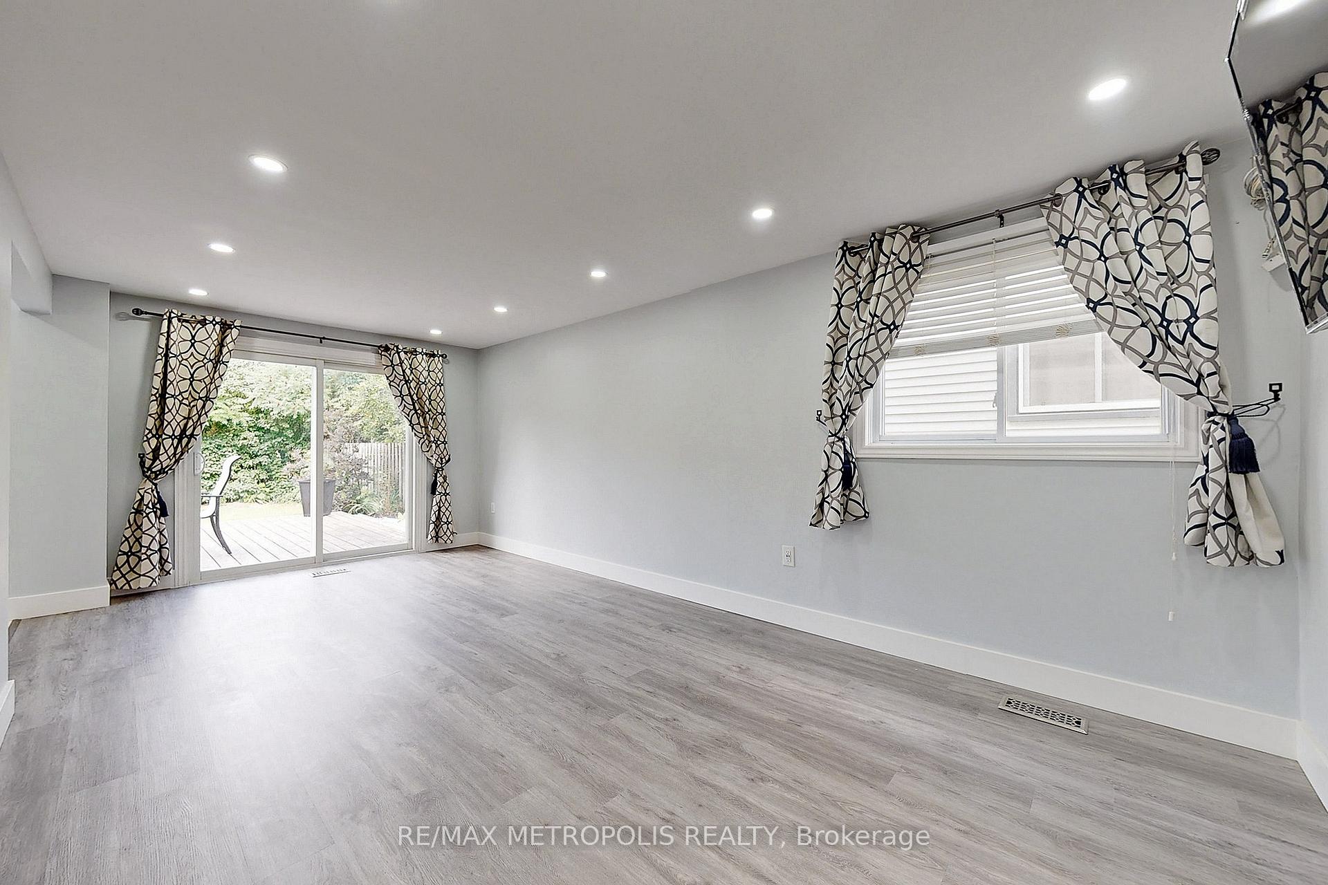 Photo 13 of 66 Shakespeare Crescent, Barrie, Letitia Heights — HOMEH