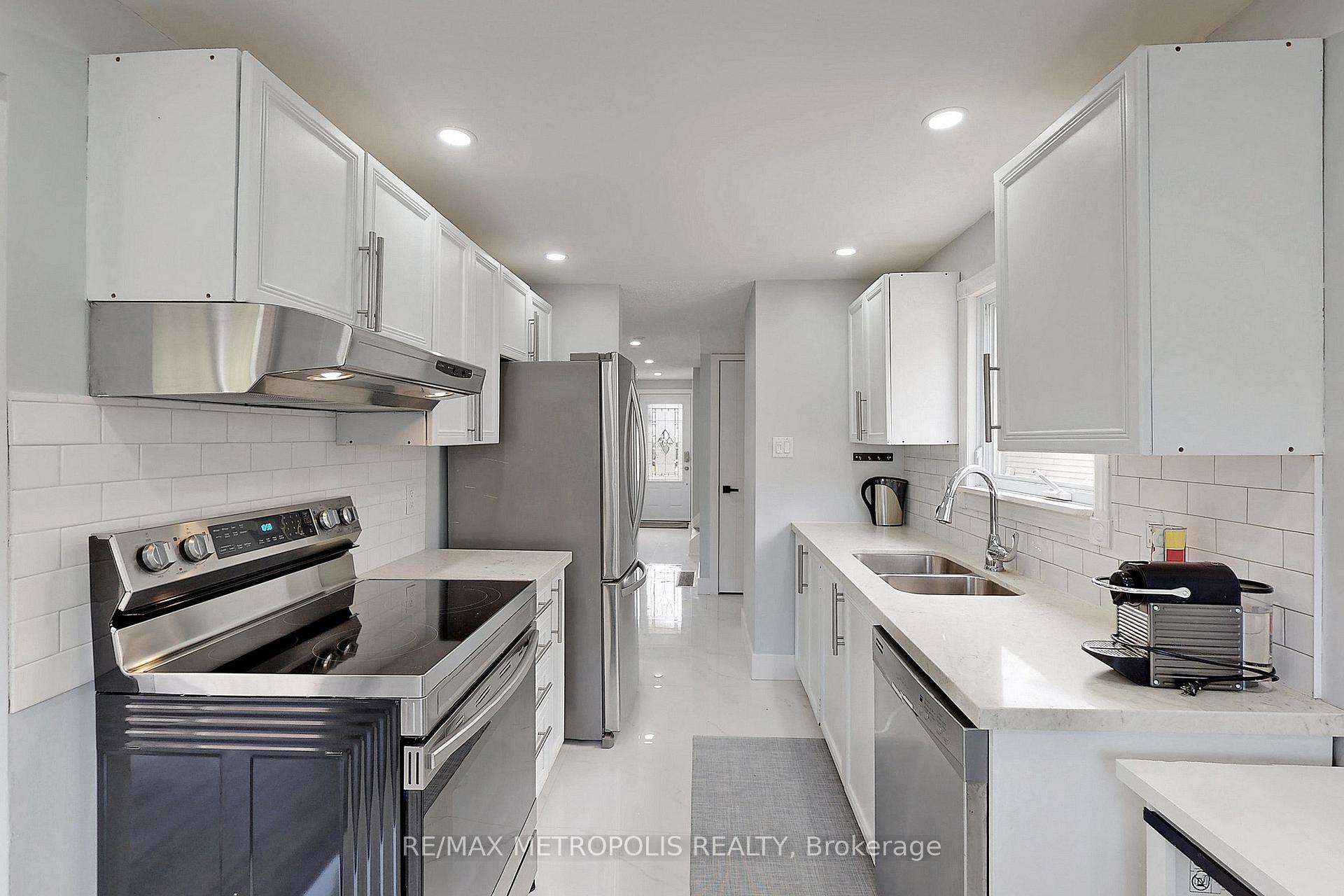 Photo 7 of 66 Shakespeare Crescent, Barrie, Letitia Heights — HOMEH