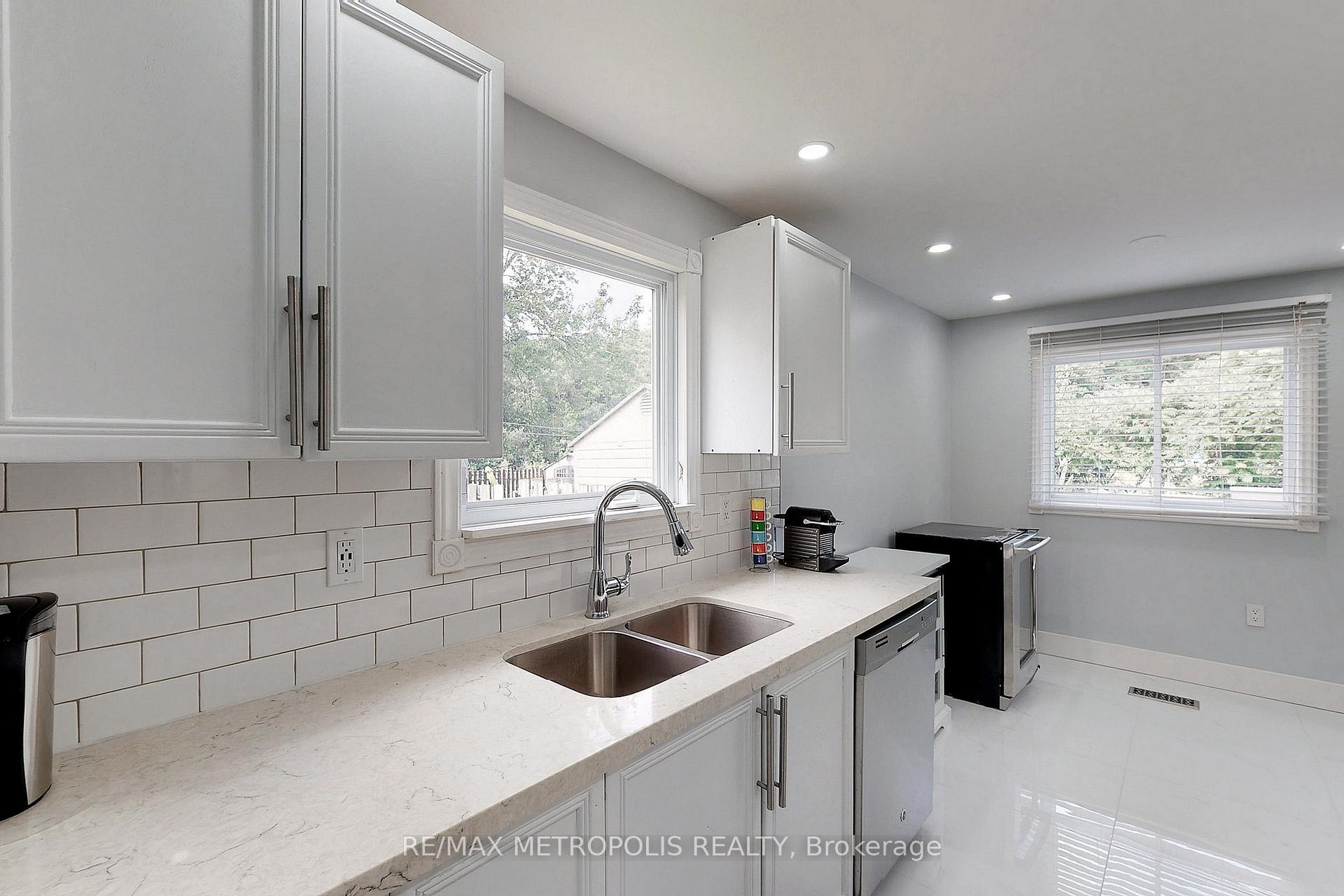 Photo 6 of 66 Shakespeare Crescent, Barrie, Letitia Heights — HOMEH