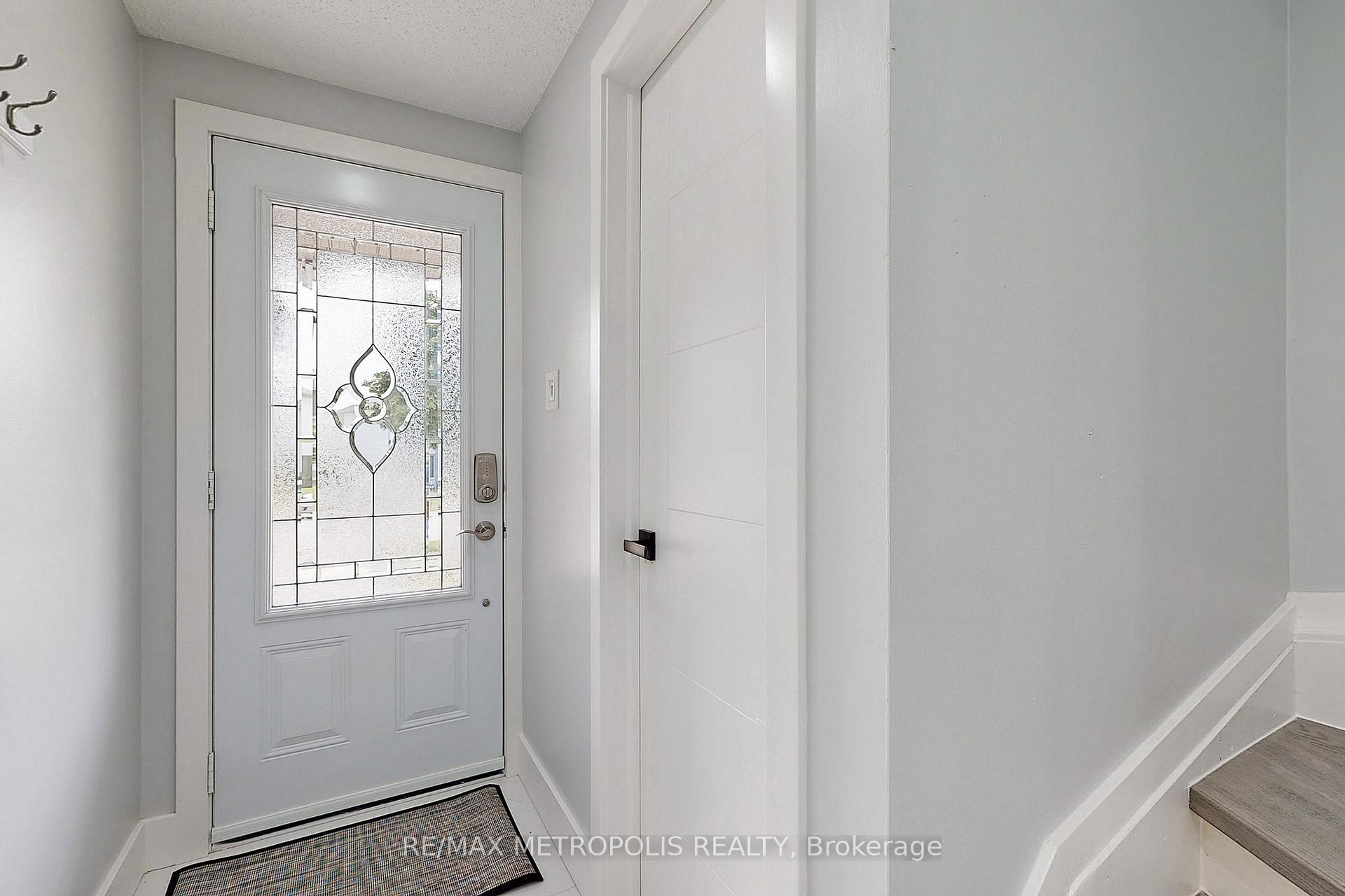 Photo 11 of 66 Shakespeare Crescent, Barrie, Letitia Heights — HOMEH