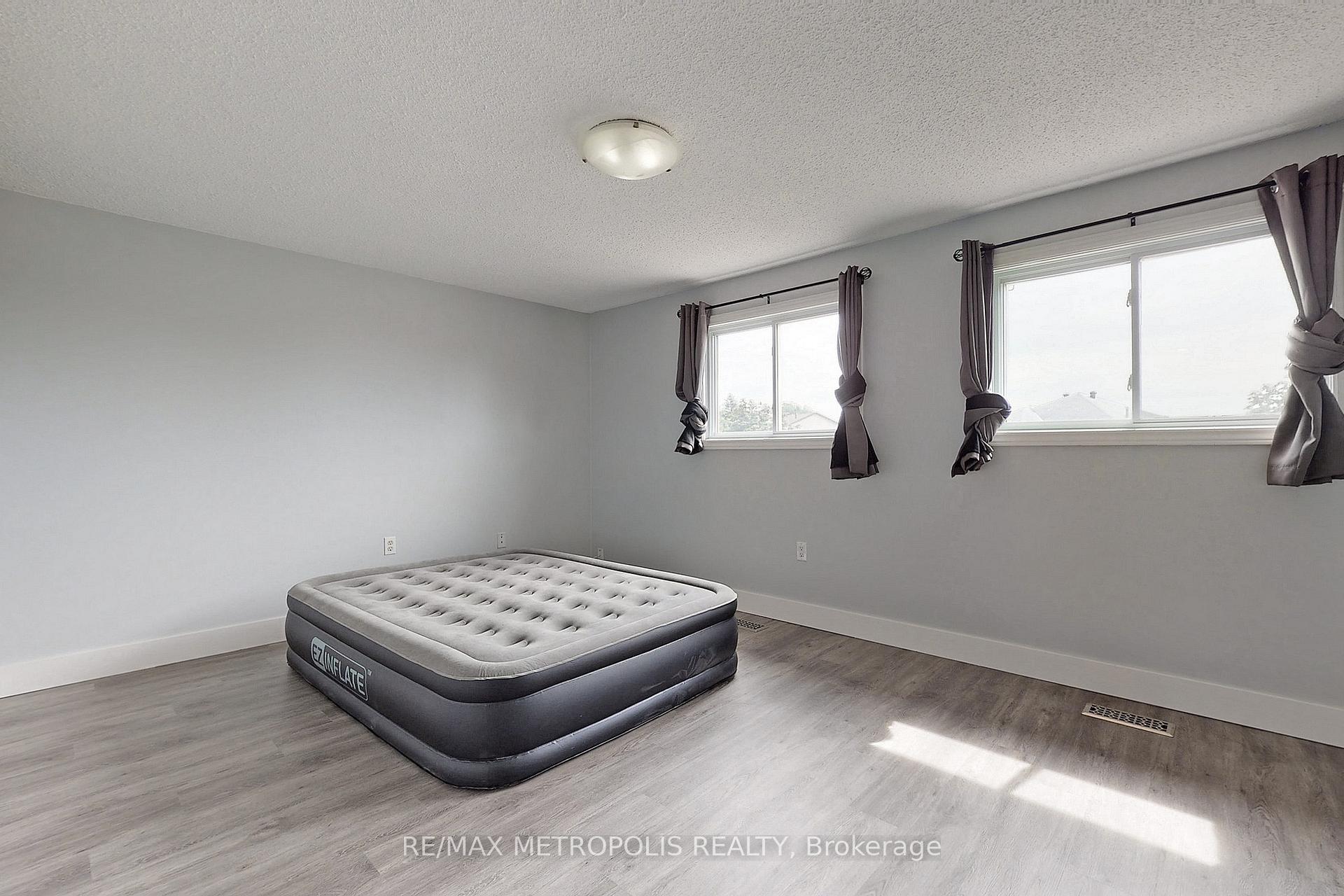 Photo 12 of 66 Shakespeare Crescent, Barrie, Letitia Heights — HOMEH