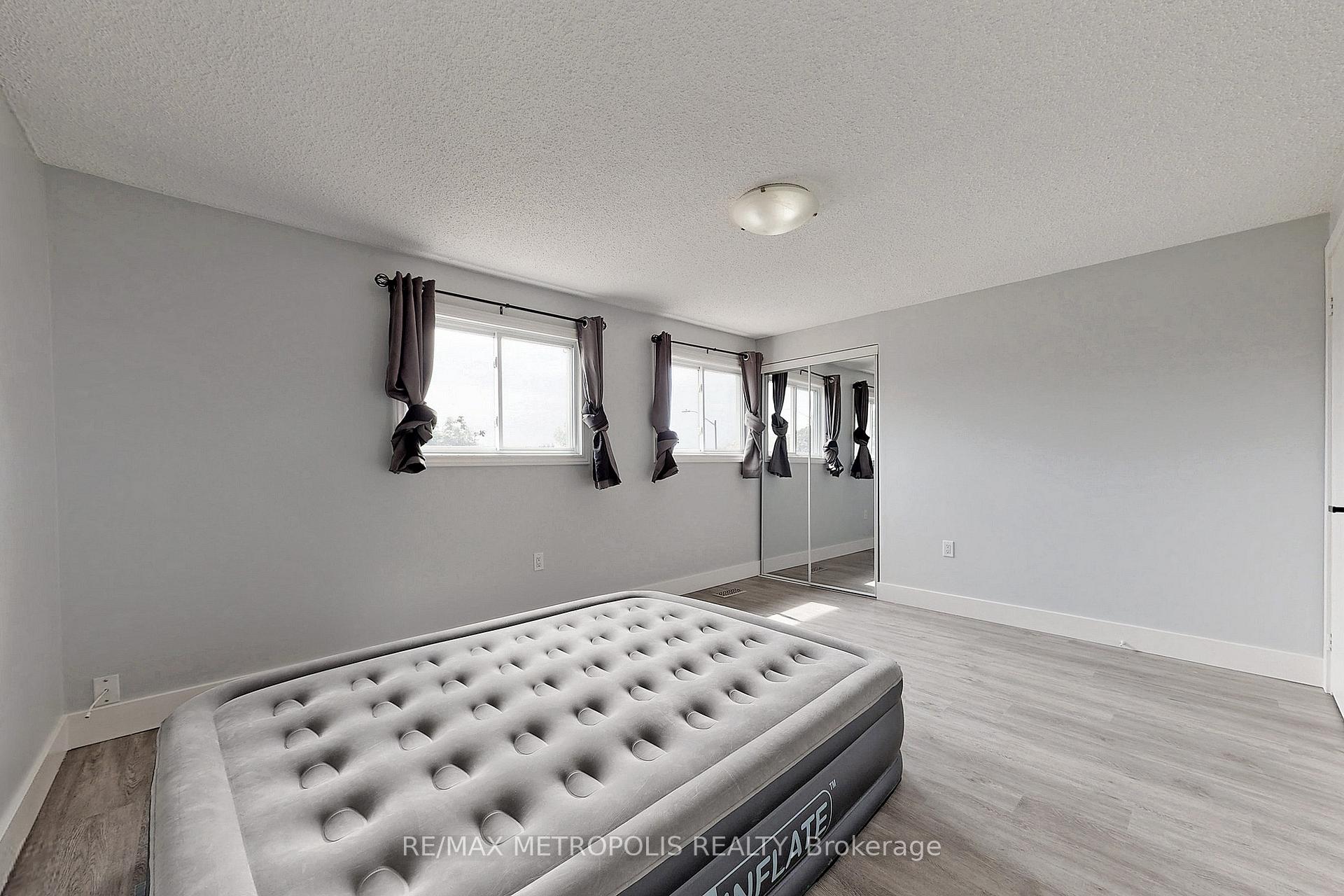 Photo 14 of 66 Shakespeare Crescent, Barrie, Letitia Heights — HOMEH