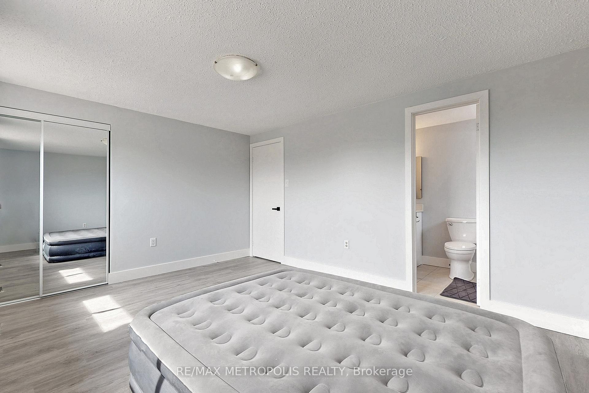 Photo 15 of 66 Shakespeare Crescent, Barrie, Letitia Heights — HOMEH