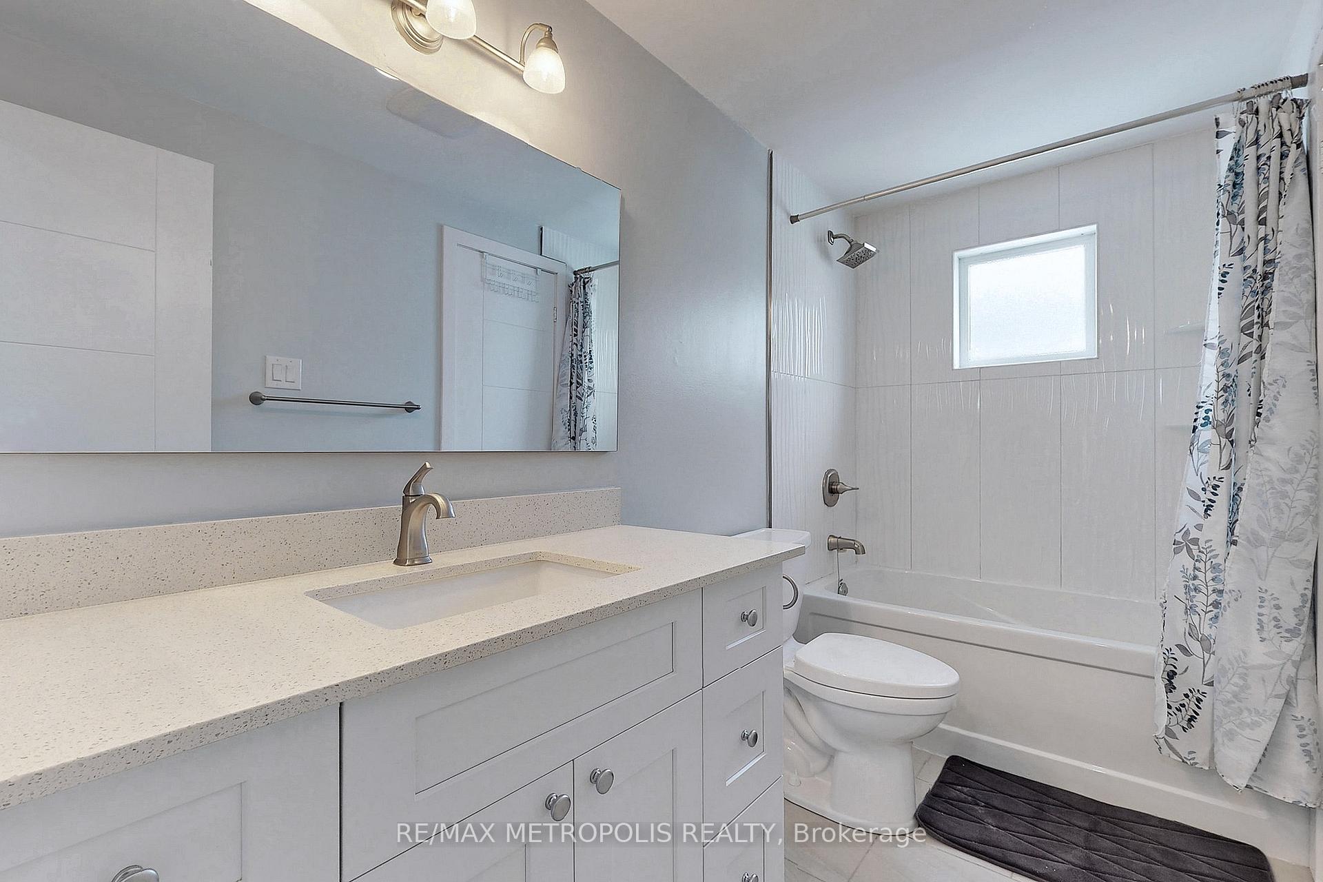Photo 18 of 66 Shakespeare Crescent, Barrie, Letitia Heights — HOMEH