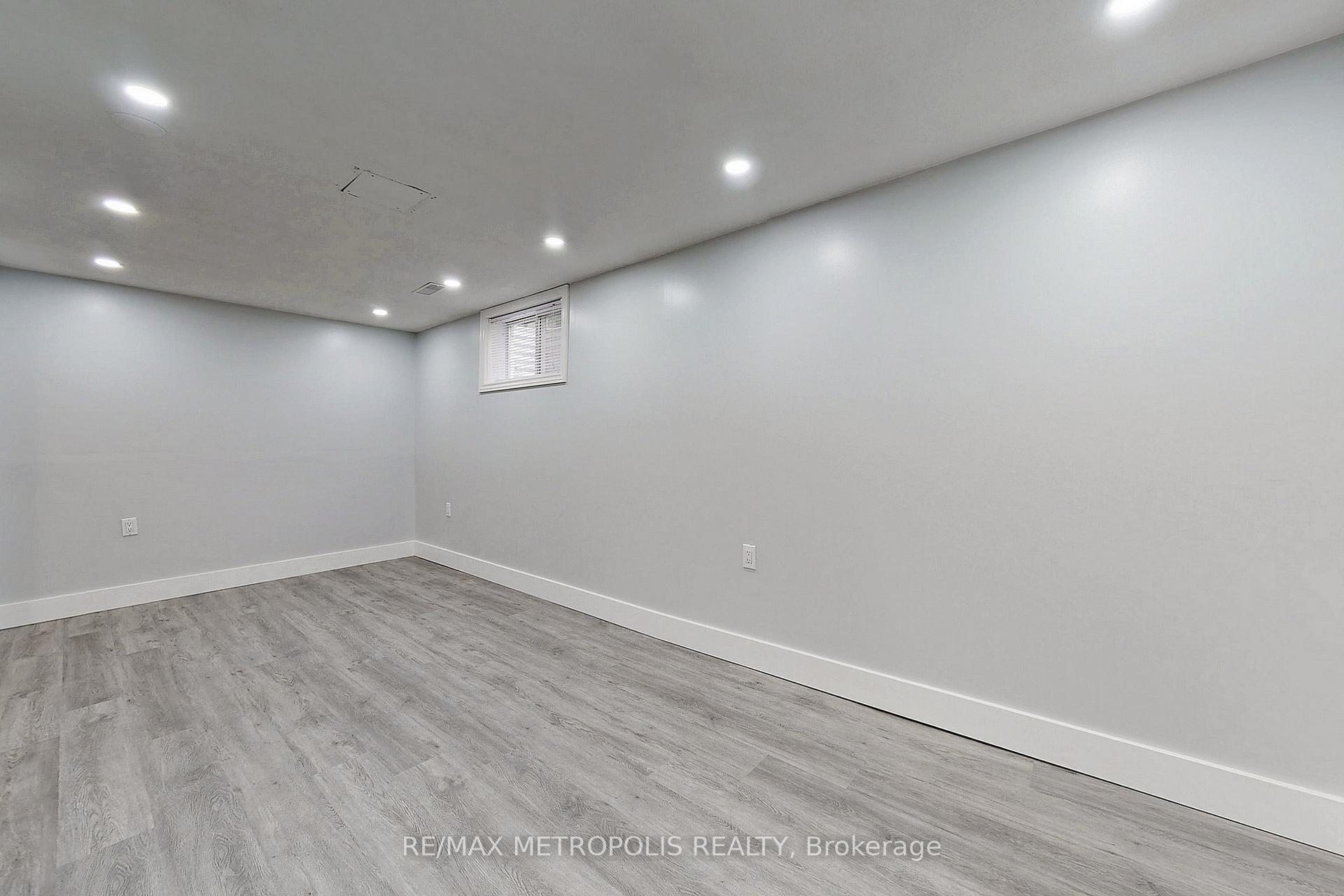 Photo 24 of 66 Shakespeare Crescent, Barrie, Letitia Heights — HOMEH