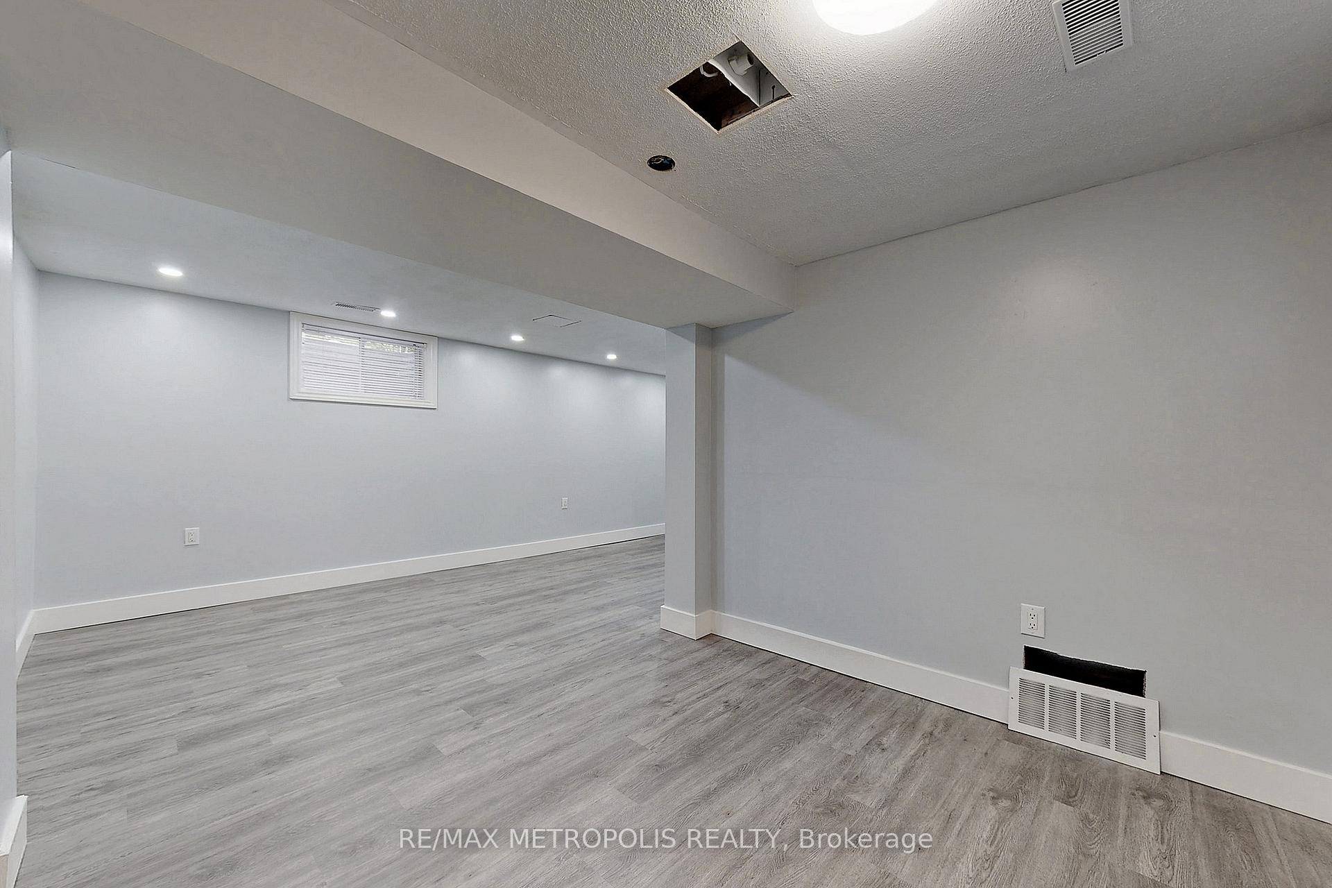 Photo 23 of 66 Shakespeare Crescent, Barrie, Letitia Heights — HOMEH