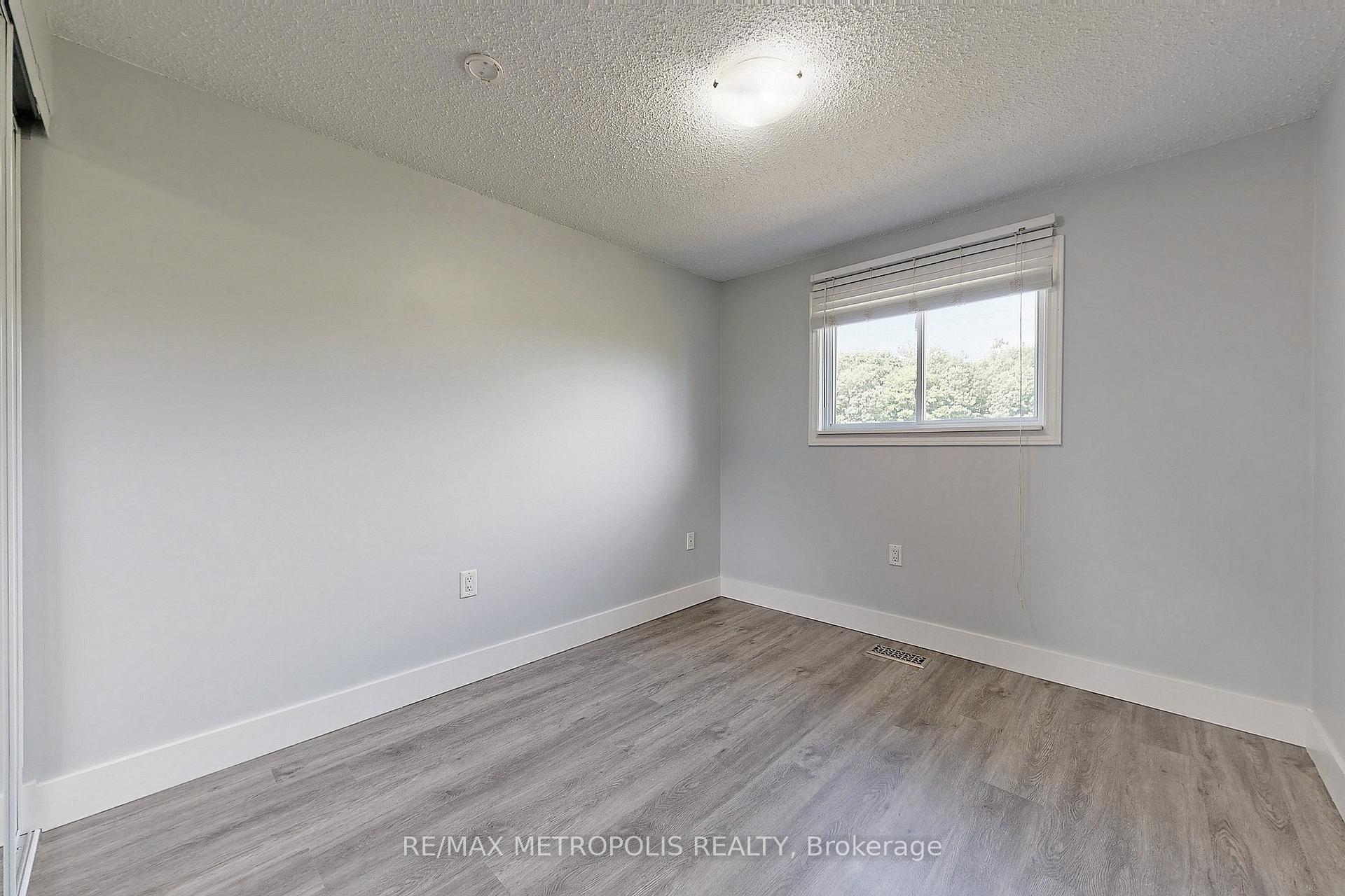 Photo 21 of 66 Shakespeare Crescent, Barrie, Letitia Heights — HOMEH