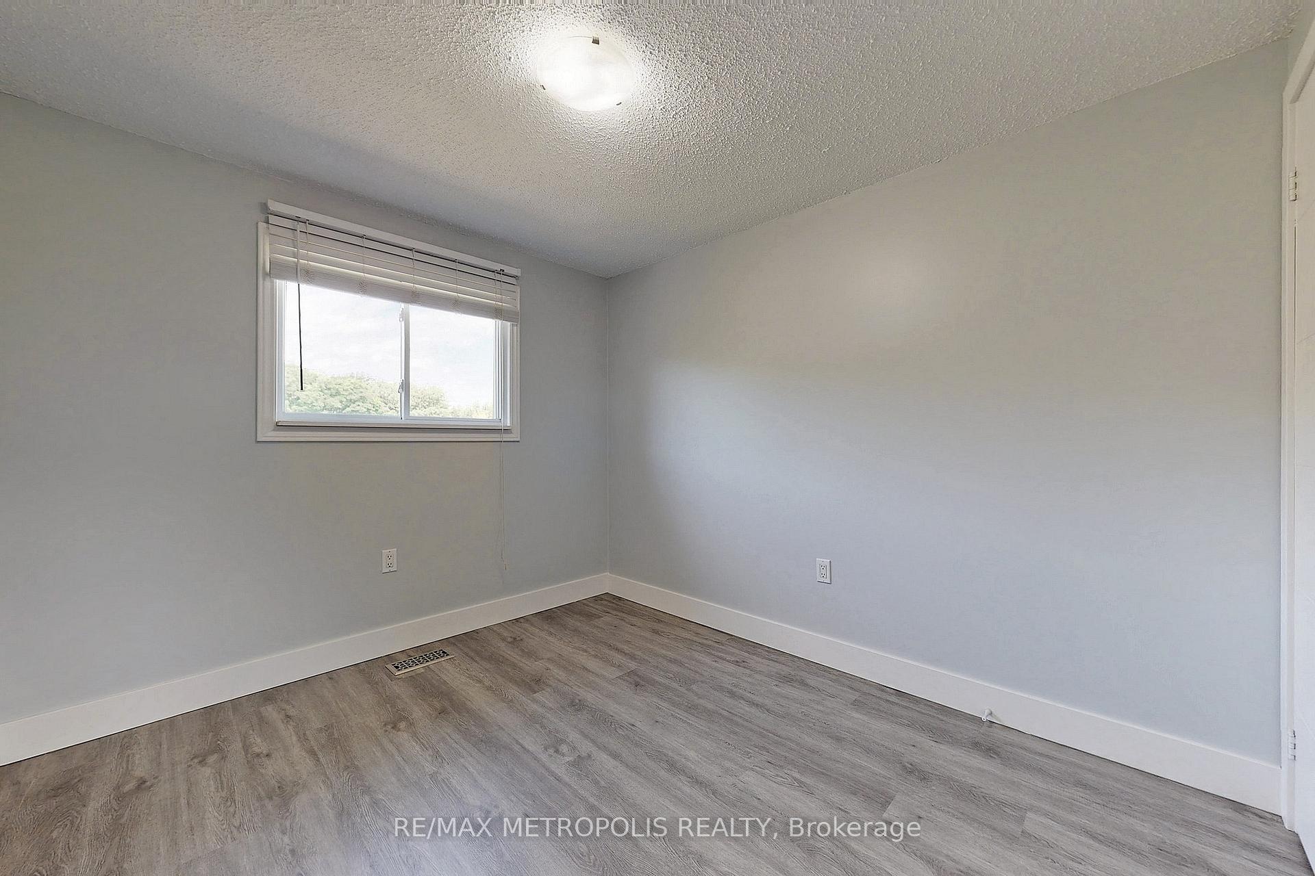 Photo 22 of 66 Shakespeare Crescent, Barrie, Letitia Heights — HOMEH