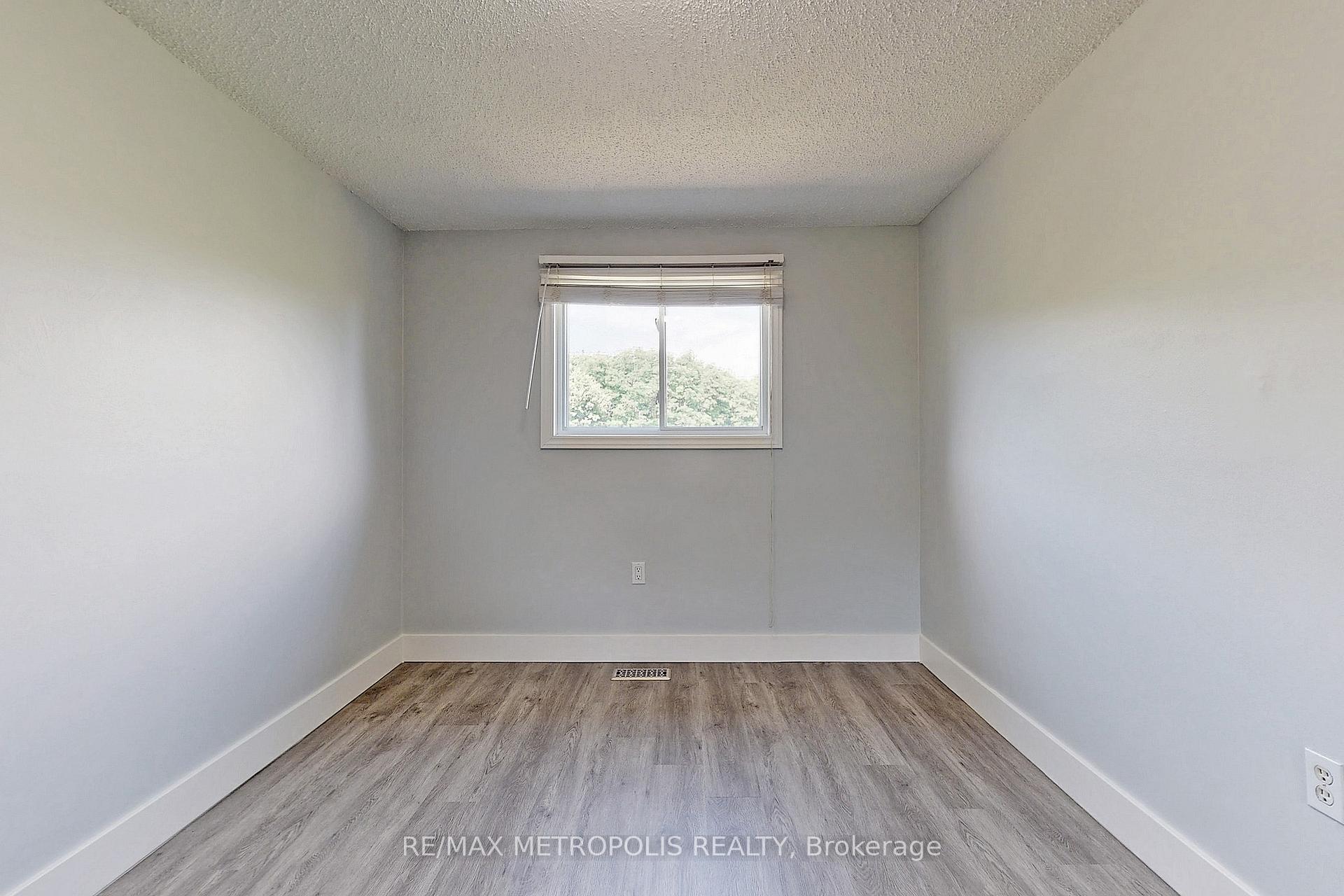 Photo 29 of 66 Shakespeare Crescent, Barrie, Letitia Heights — HOMEH