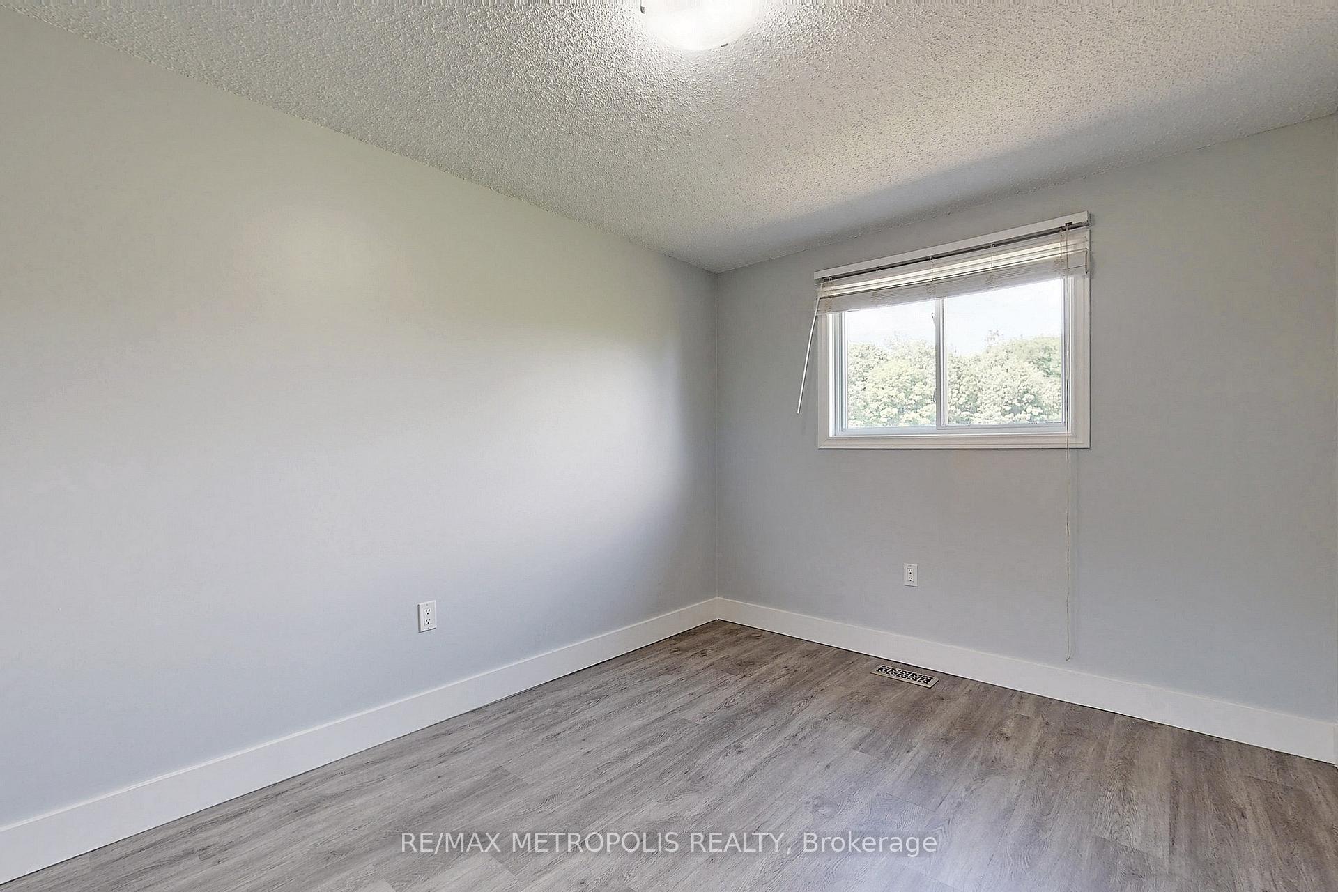 Photo 31 of 66 Shakespeare Crescent, Barrie, Letitia Heights — HOMEH