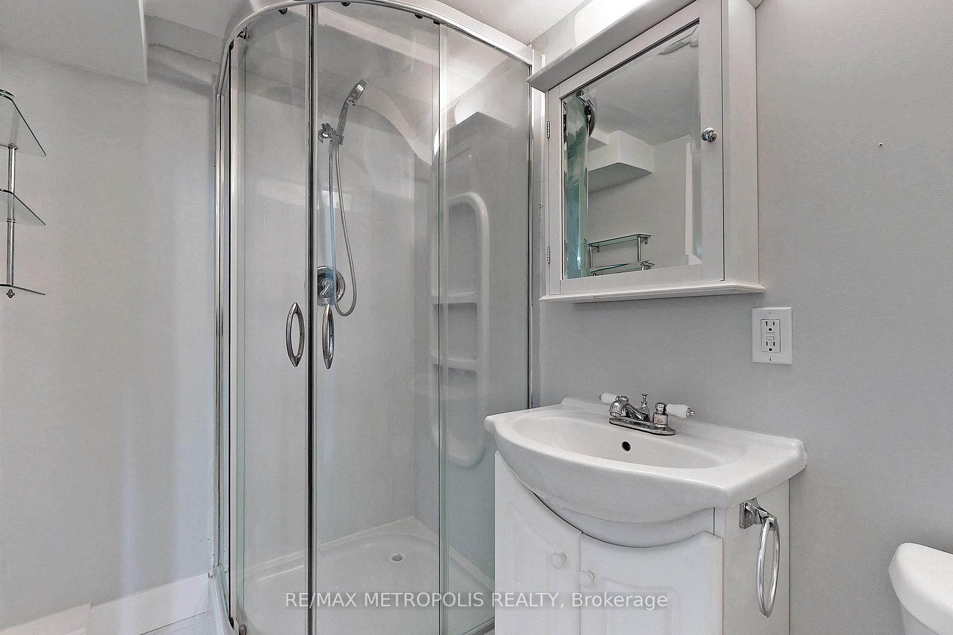 Photo 30 of 66 Shakespeare Crescent, Barrie, Letitia Heights — HOMEH