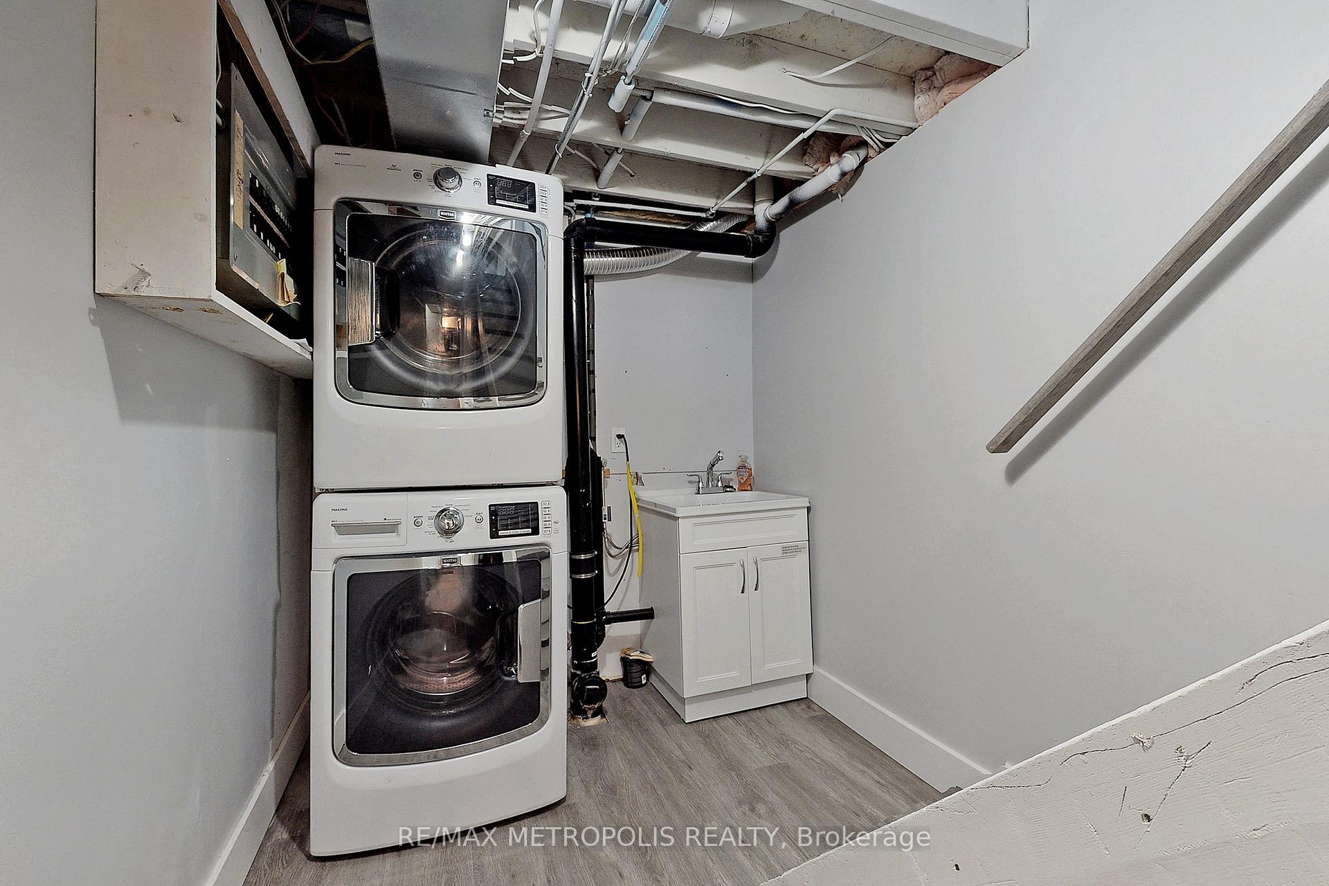 Photo 27 of 66 Shakespeare Crescent, Barrie, Letitia Heights — HOMEH