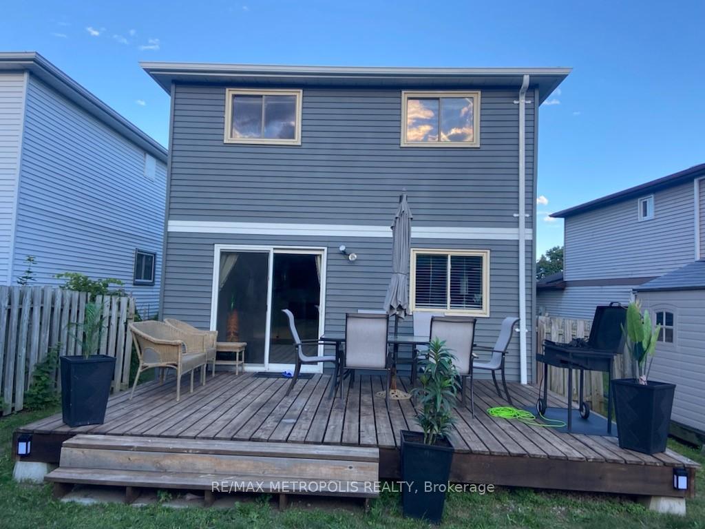 Photo 25 of 66 Shakespeare Crescent, Barrie, Letitia Heights — HOMEH
