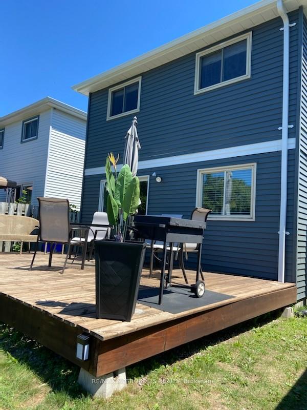 Photo 16 of 66 Shakespeare Crescent, Barrie, Letitia Heights — HOMEH
