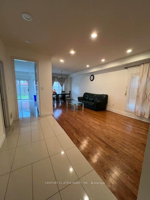 Photo 2 of 53 Avenida Street, Markham, Middlefield — HOMEH