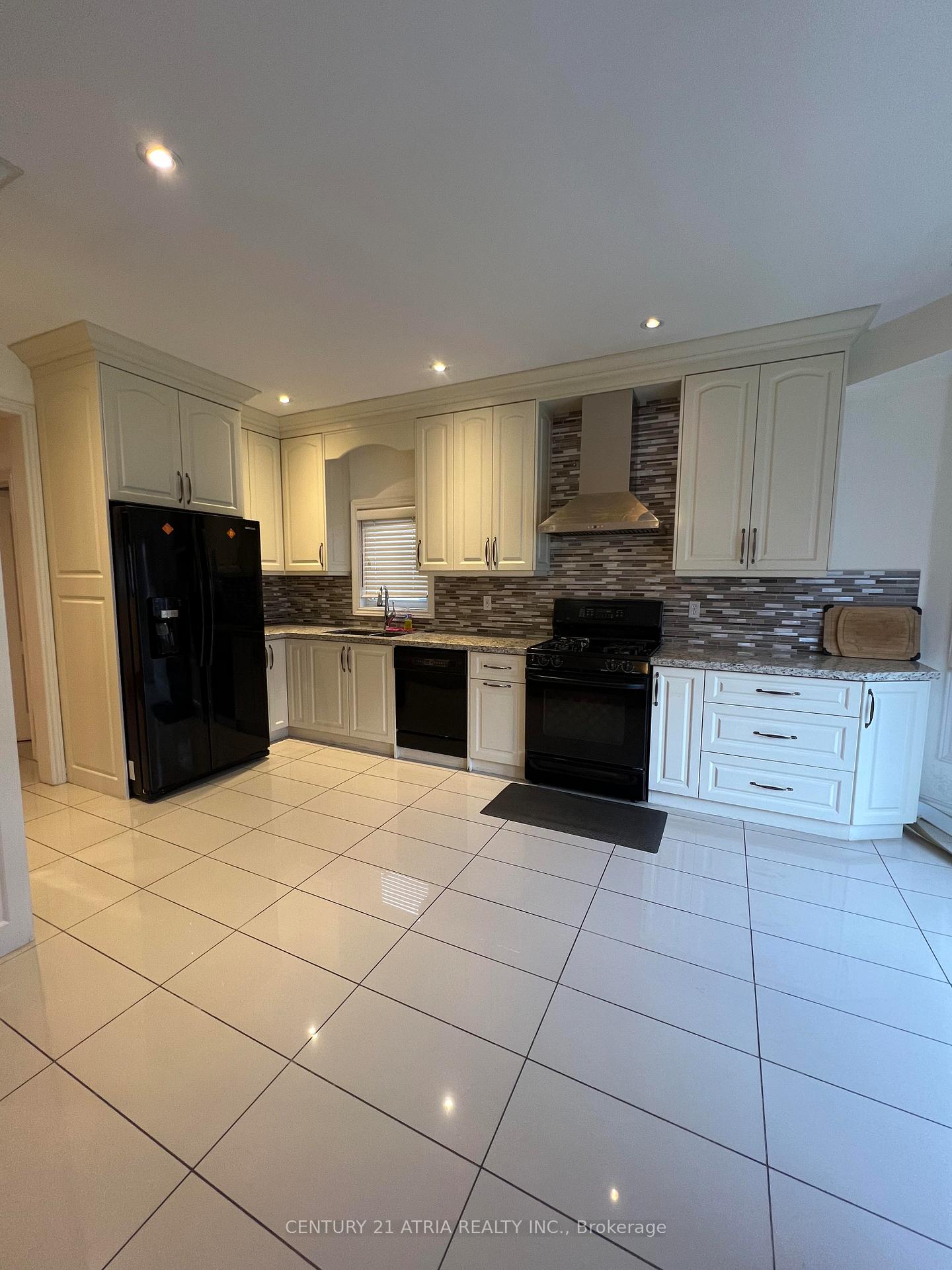Photo 15 of 53 Avenida Street, Markham, Middlefield — HOMEH