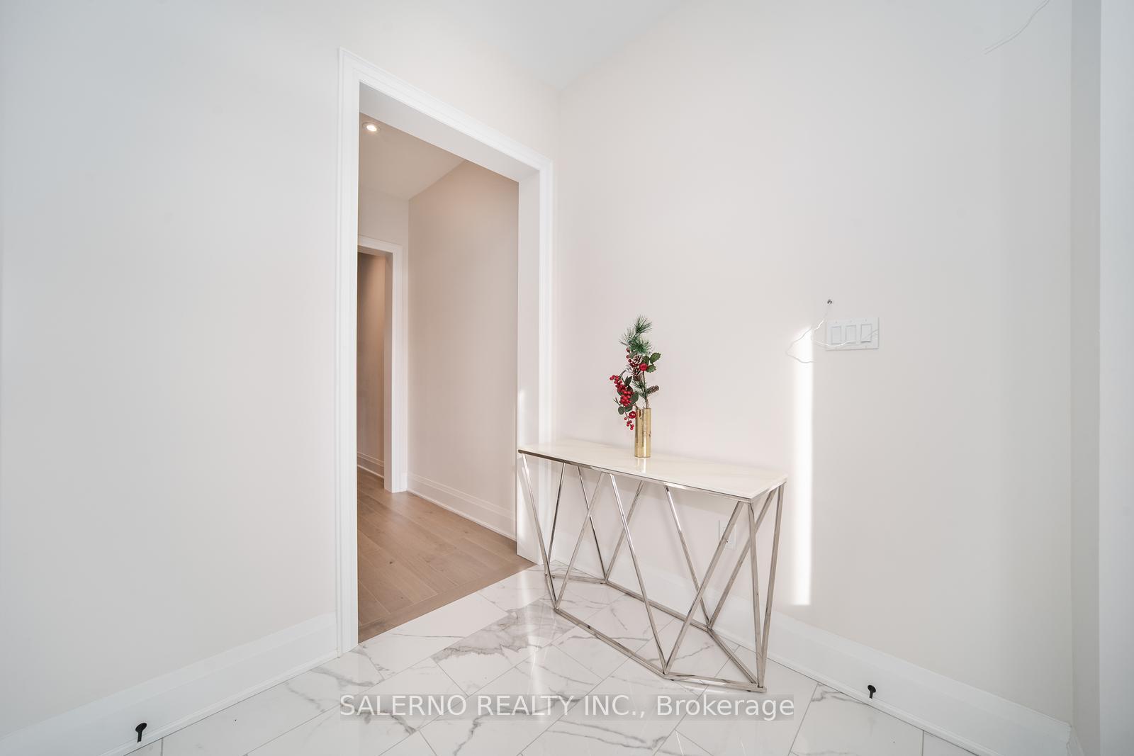 Photo 4 of 216 Silver Creek Drive, Vaughan, Vellore Village — HOMEH