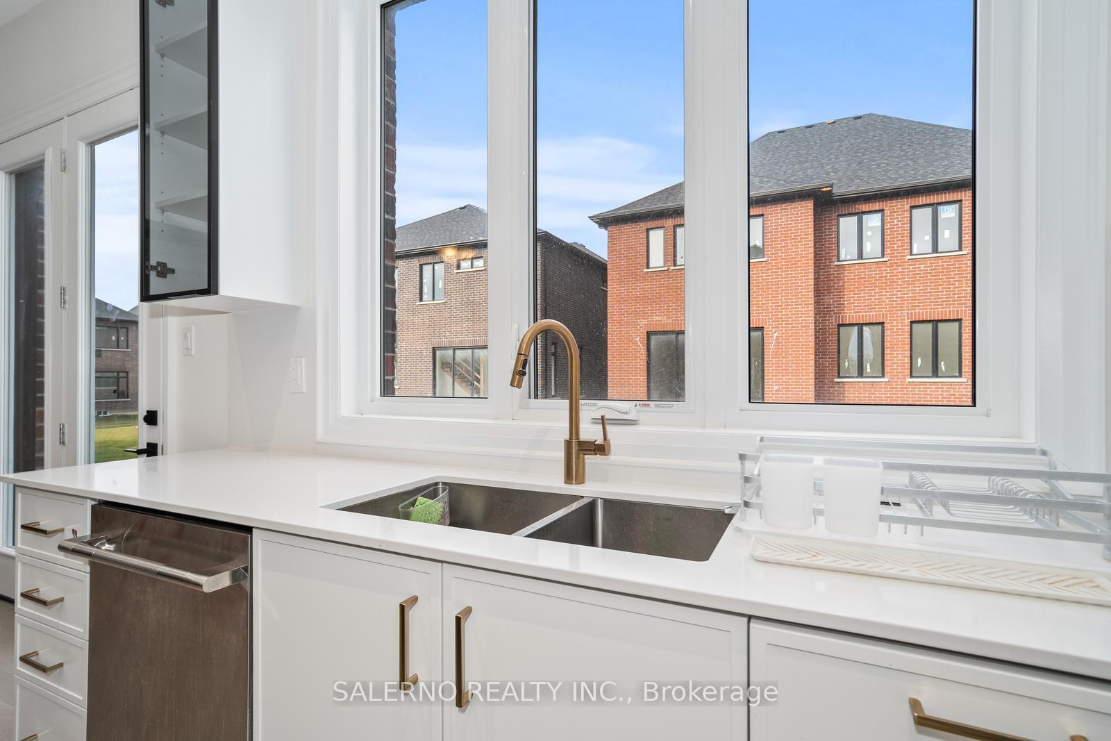 Photo 18 of 216 Silver Creek Drive, Vaughan, Vellore Village — HOMEH