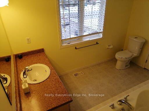 Photo 19 of 22 Clairfields Drive W, Guelph, Clairfields/Hanlon Business Park — HOMEH