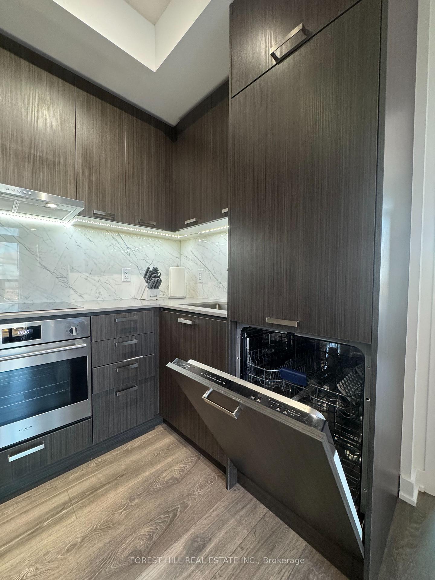Photo 2 of Unit 1610, 38 Honeycrisp Crescent, Vaughan, Concord — HOMEH