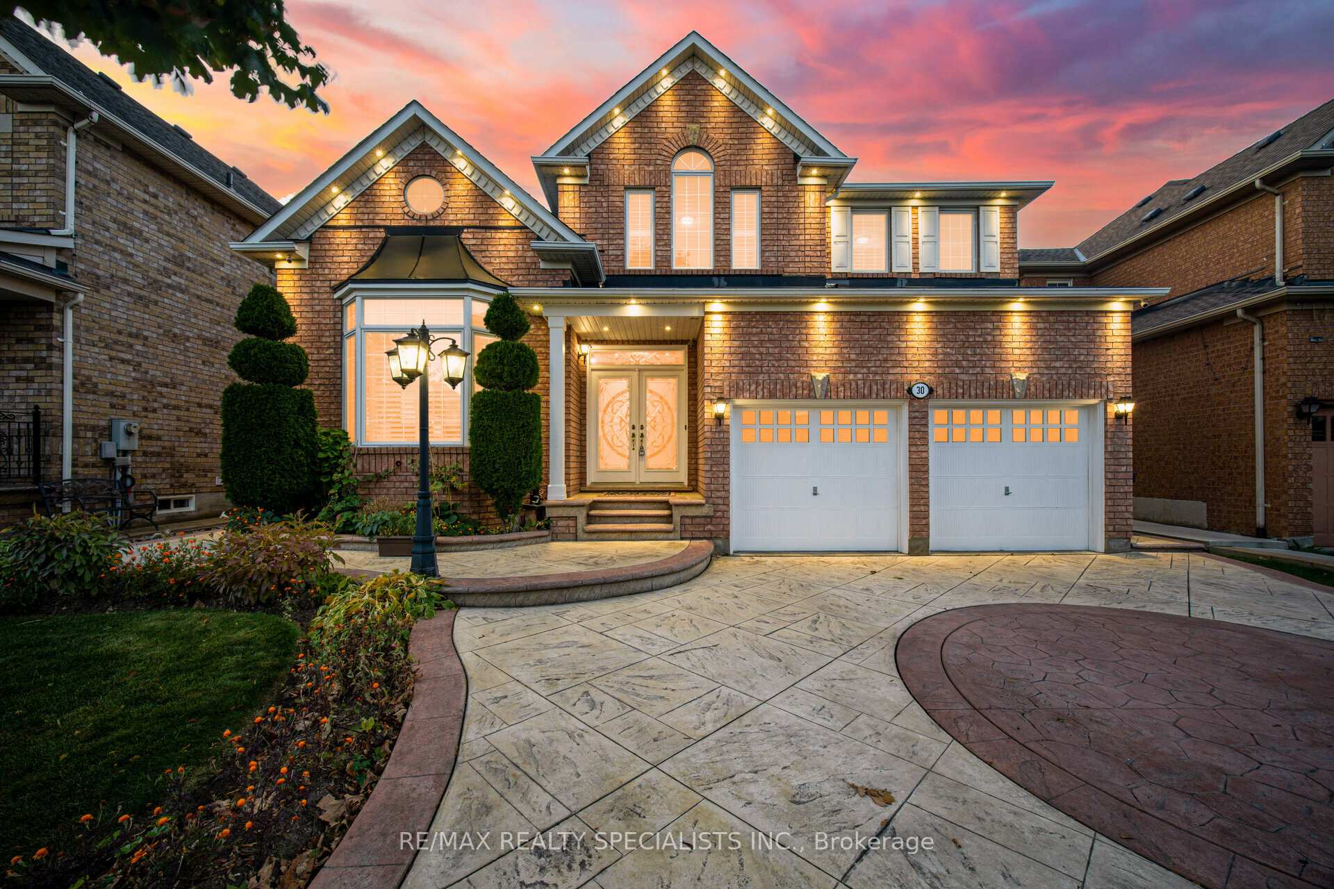 Front of 30 Latania Boulevard