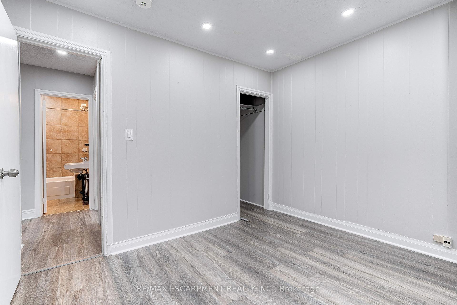 Photo 11 of 17 Lakeview Avenue, Grimsby, Grimsby Beach — HOMEH