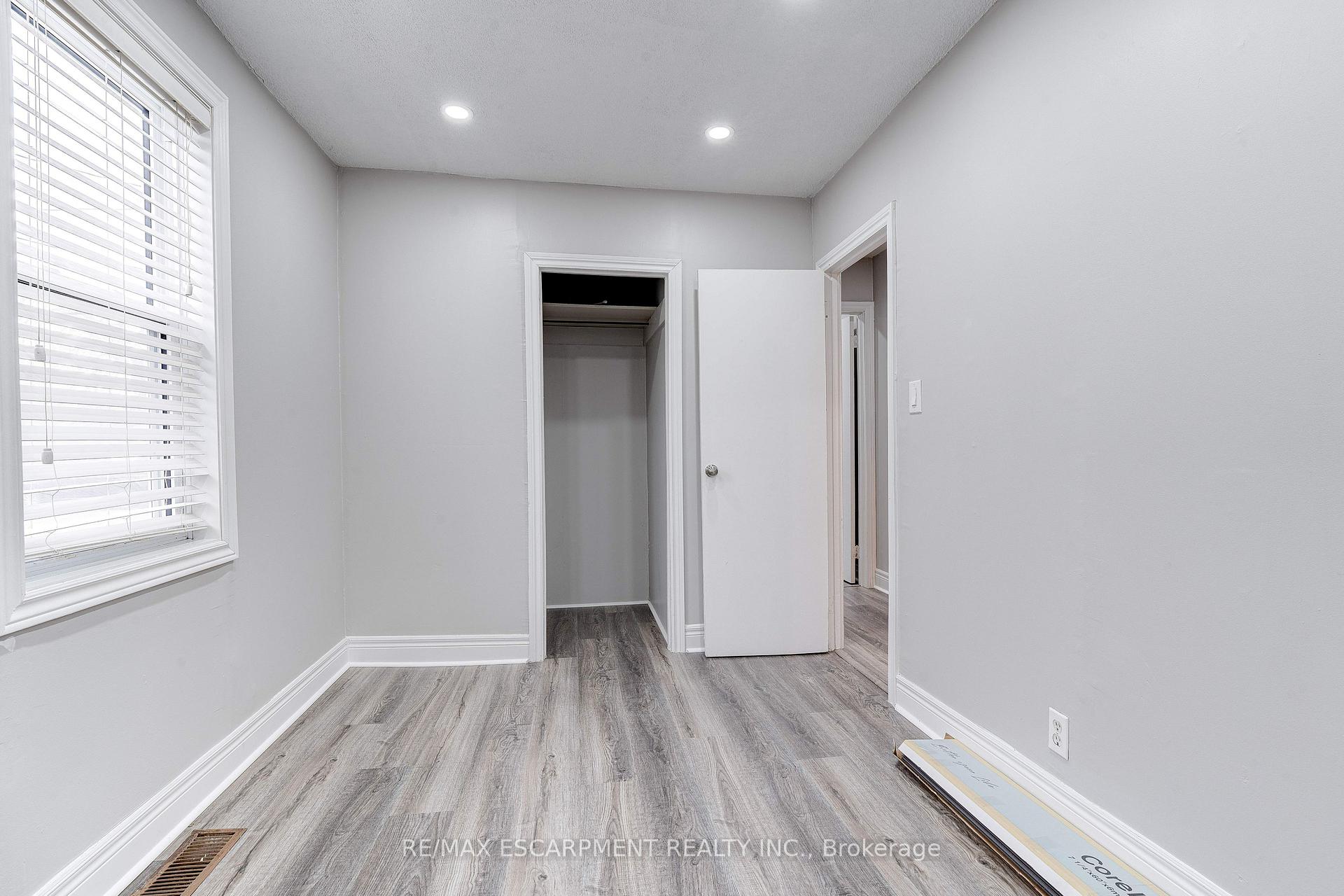 Photo 13 of 17 Lakeview Avenue, Grimsby, Grimsby Beach — HOMEH
