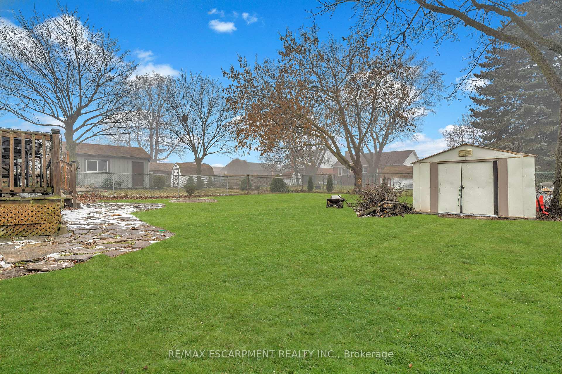 Photo 14 of 17 Lakeview Avenue, Grimsby, Grimsby Beach — HOMEH