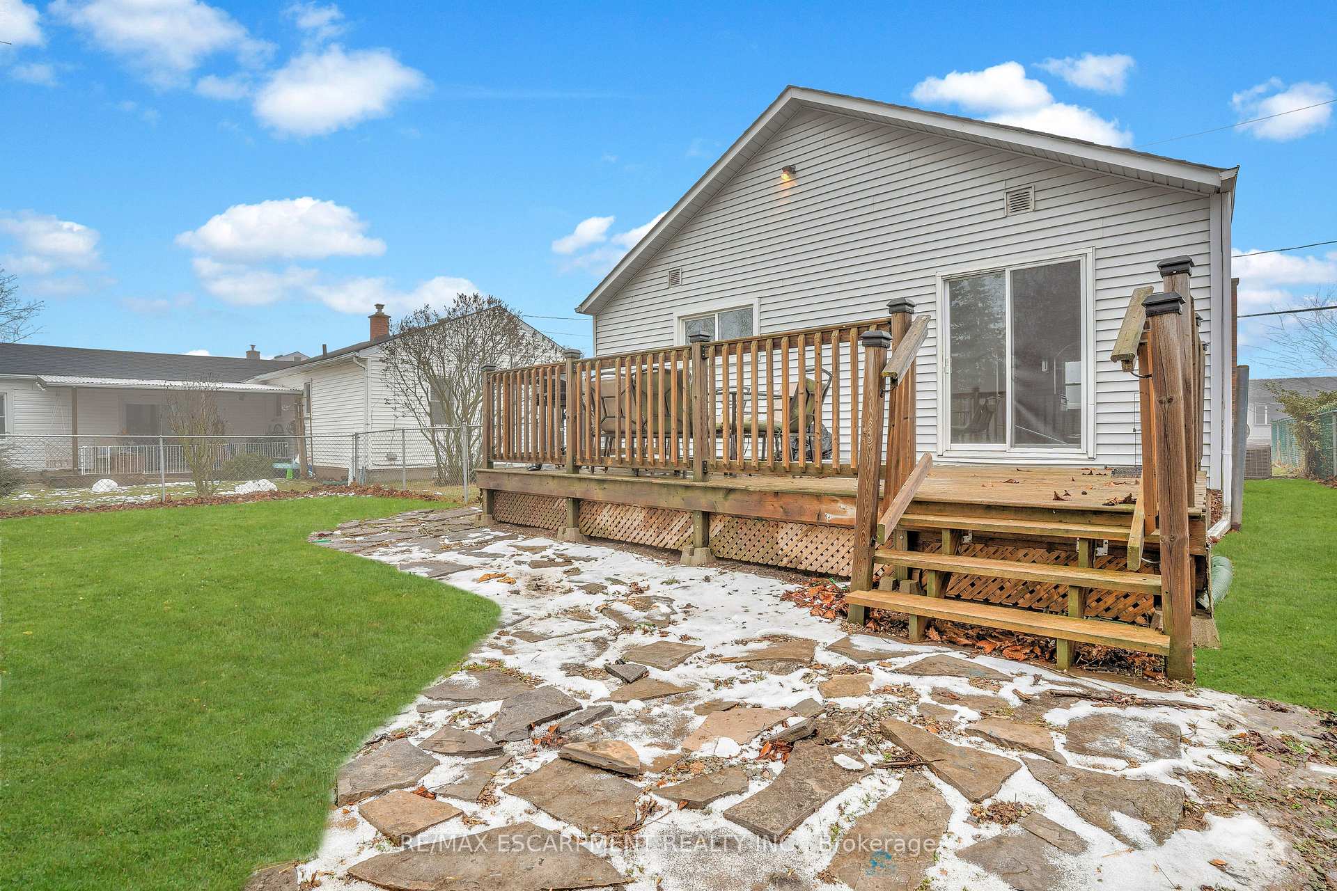Photo 16 of 17 Lakeview Avenue, Grimsby, Grimsby Beach — HOMEH