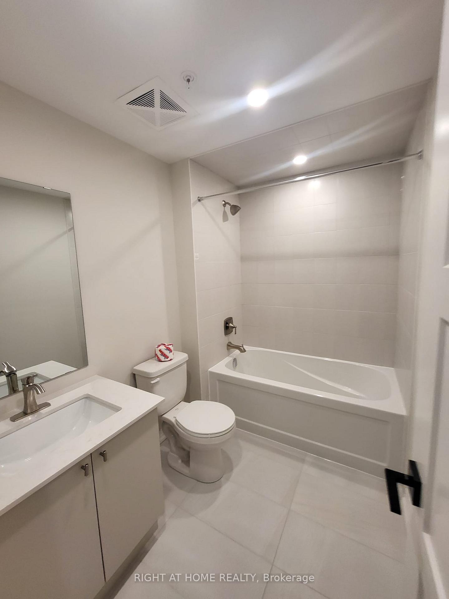 Photo 17 of Unit 415, 15 Kneeshaw Drive, Barrie, Rural Barrie Southeast — HOMEH