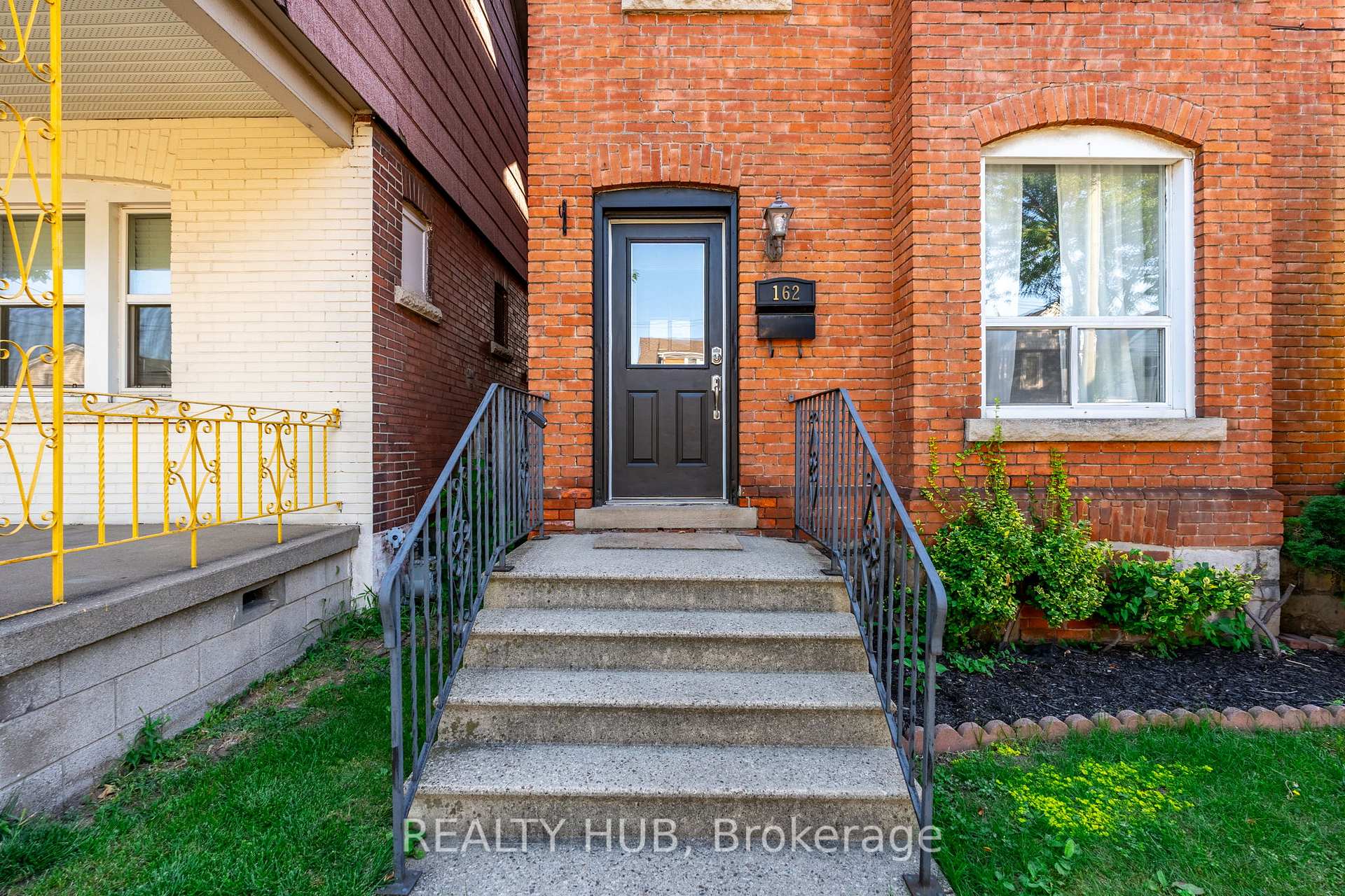 Photo 4 of 162 Avondale Street, Hamilton, Crown Point — HOMEH